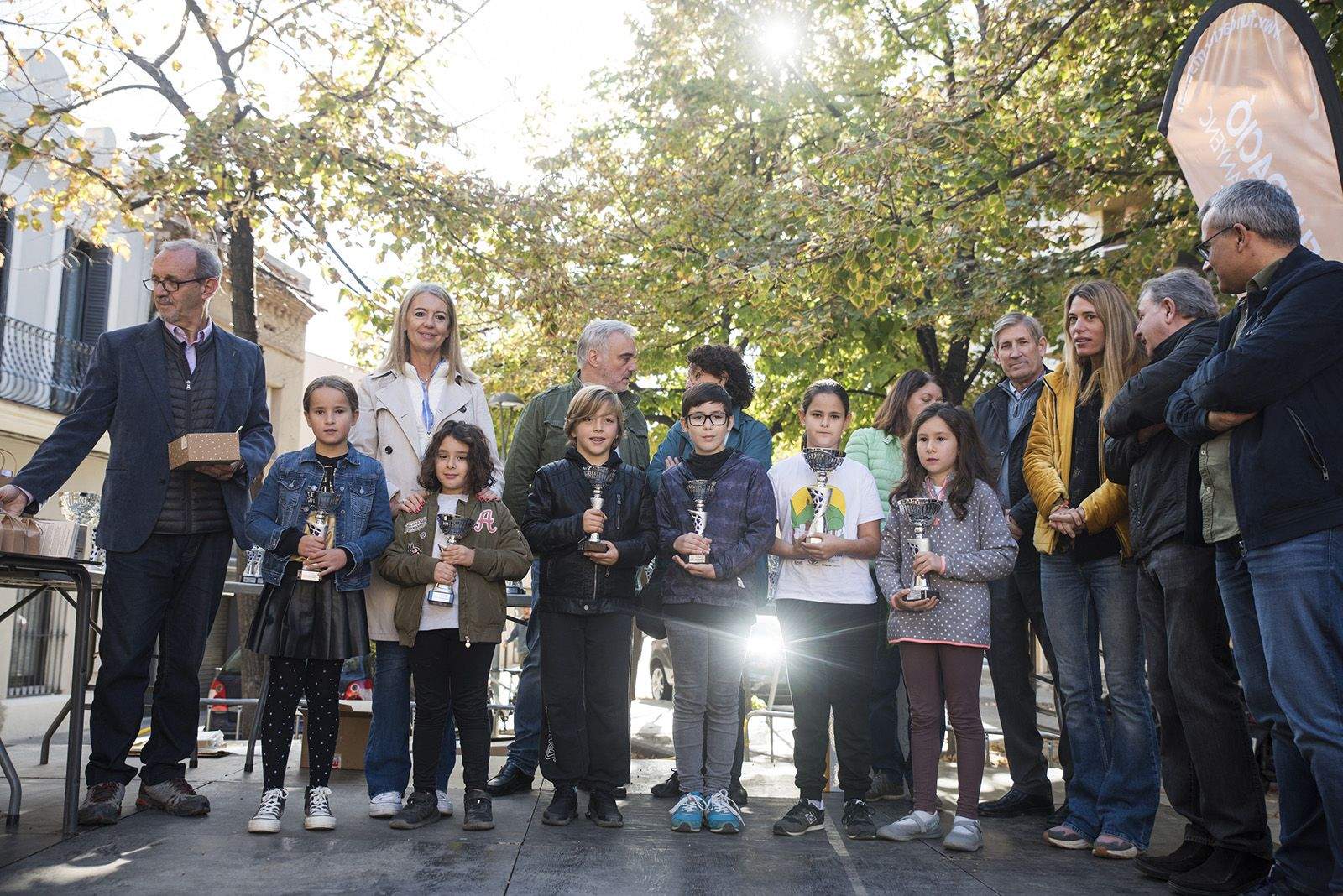 Entrega de guardons de la 63a edició de La Marxa Infantil de Sant Cugat a les 3 primeres parelles classificades. FOTO: Bernat Millet.