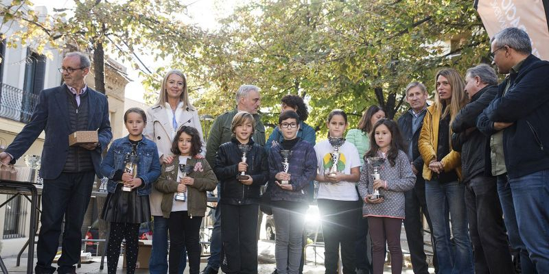Entrega de guardons de la 63a edició de La Marxa Infantil de Sant Cugat a les 3 primeres parelles classificades. FOTO: Bernat Millet.