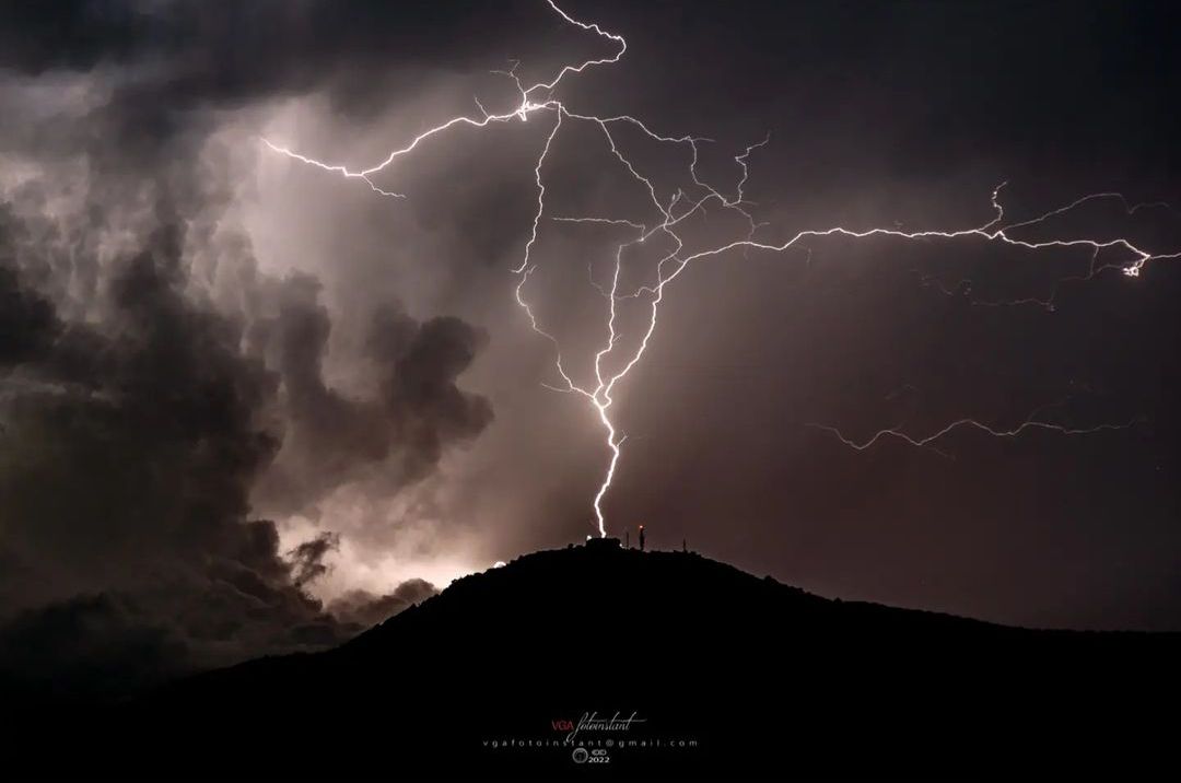   Una més de la #tormentaelectrica FOTO: @vgafotoinstant 