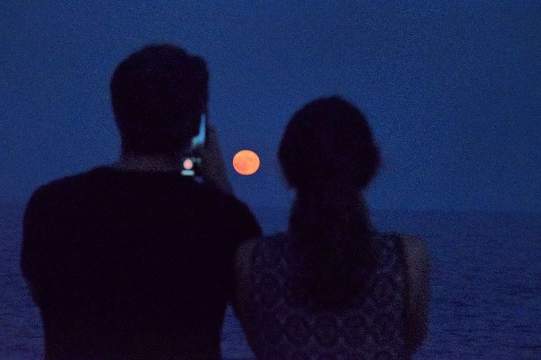 La sortida màgica de la superlluna  -  Masnou FOTO: @mrifab