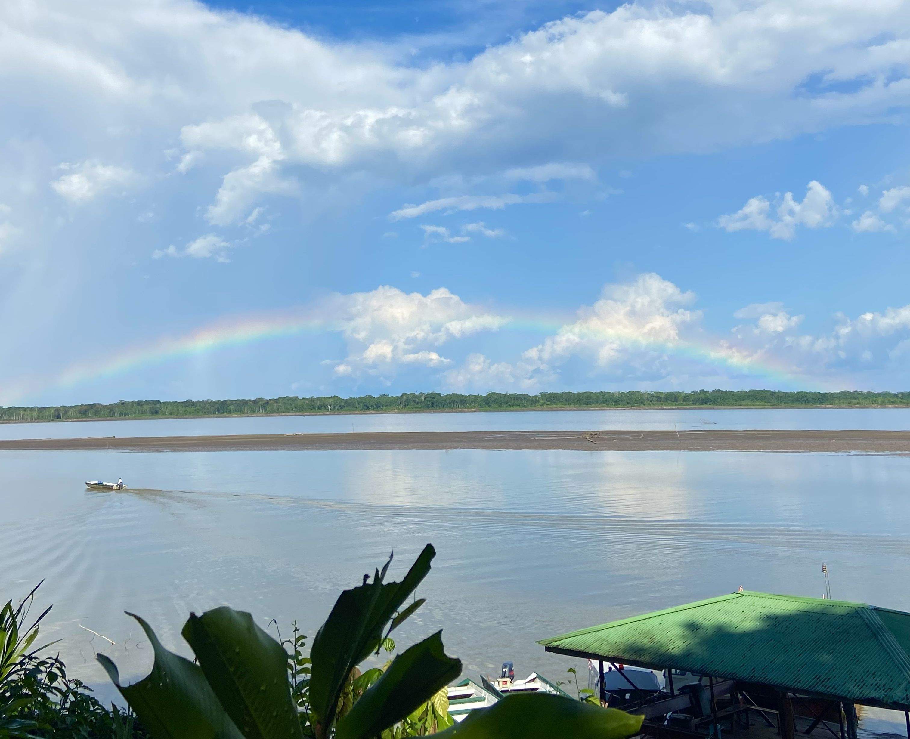 Arc de Sant Martí sobre la selva am · Iquitos, Perú FOTO: Walter  Schuster