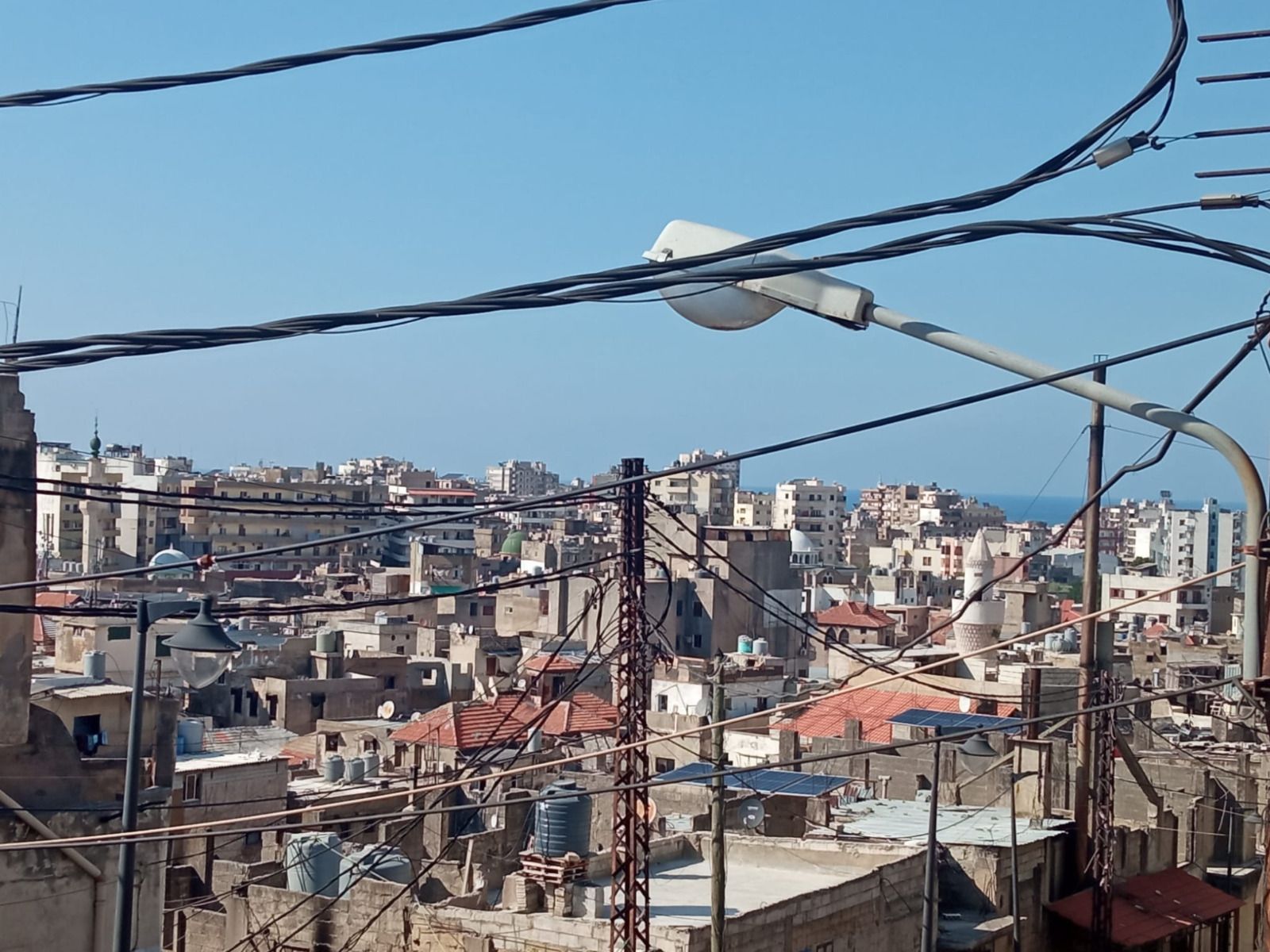 Cableado  · Beirut  FOTO: Julia Martinez Cusicanqui