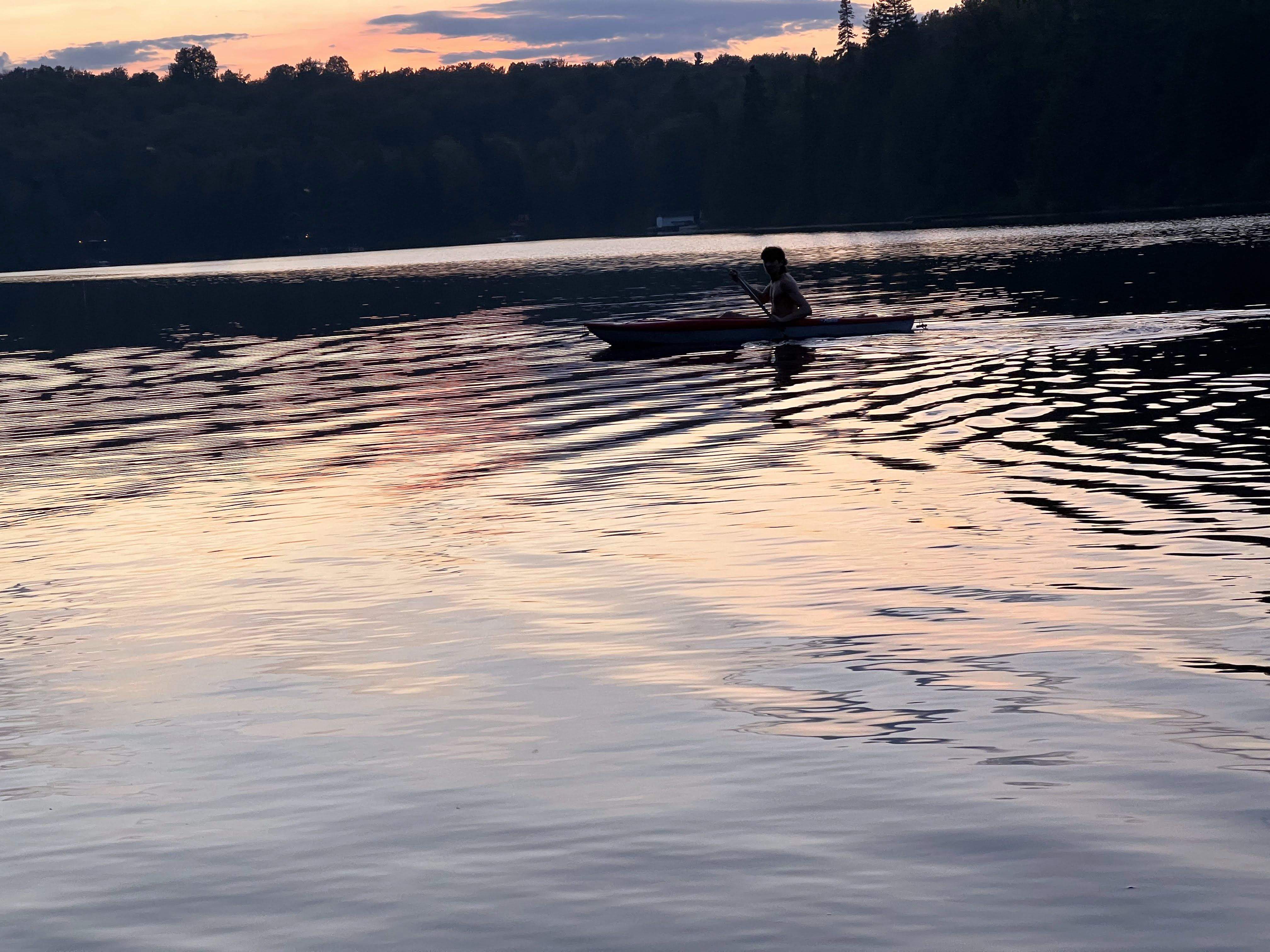 Canoa pel llac negre · Mont Tremblant, Canada FOTO: Yona Laverne