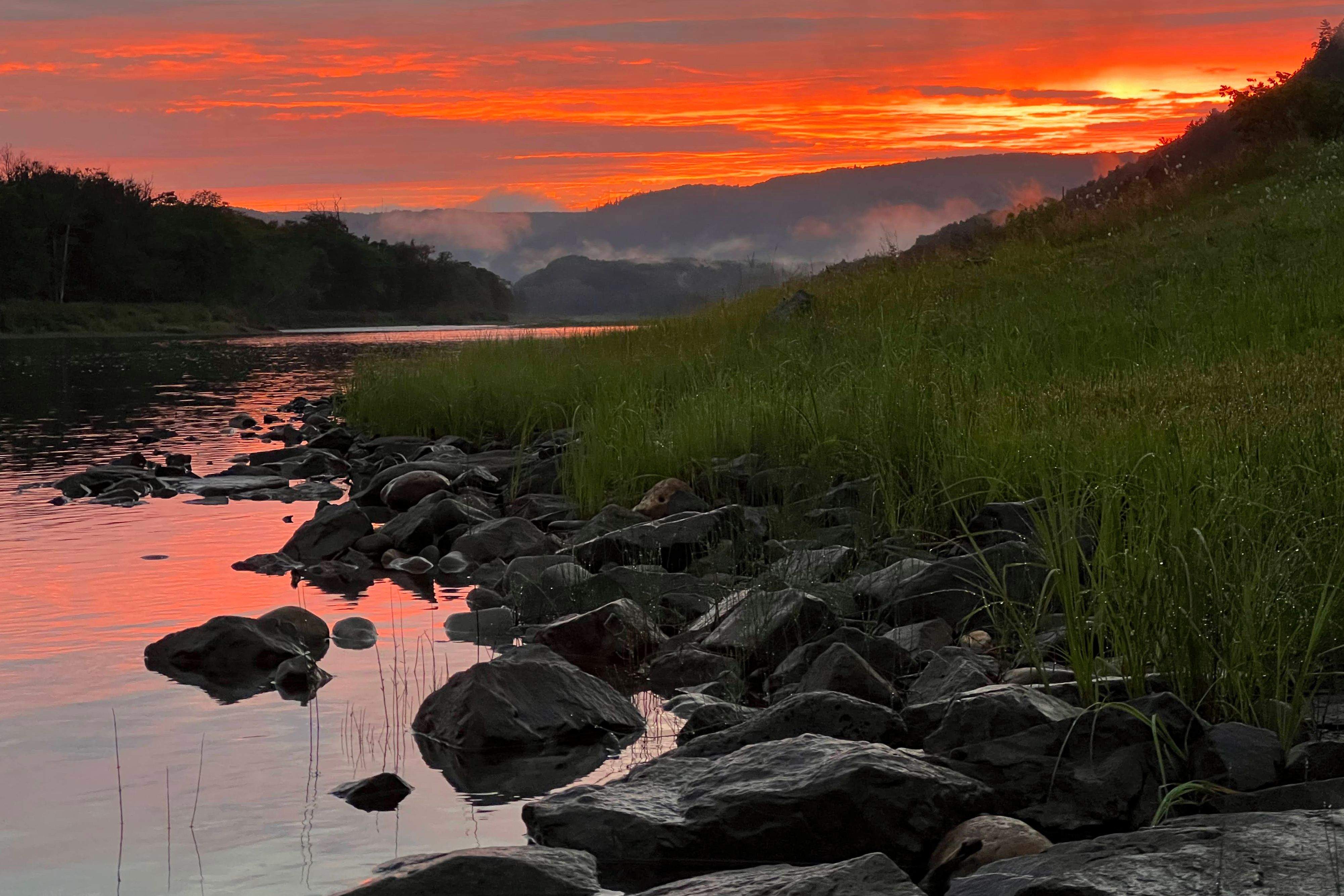 Capvespre al riu Matapedia · Parc national de la Gaspésie FOTO: Mat Laverne