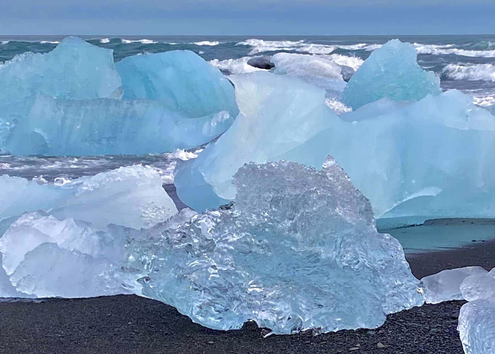 Colors freds, textures gelades · Platja dels Diamants, Islàndia  FOTO: Daniel Romaní Cornet