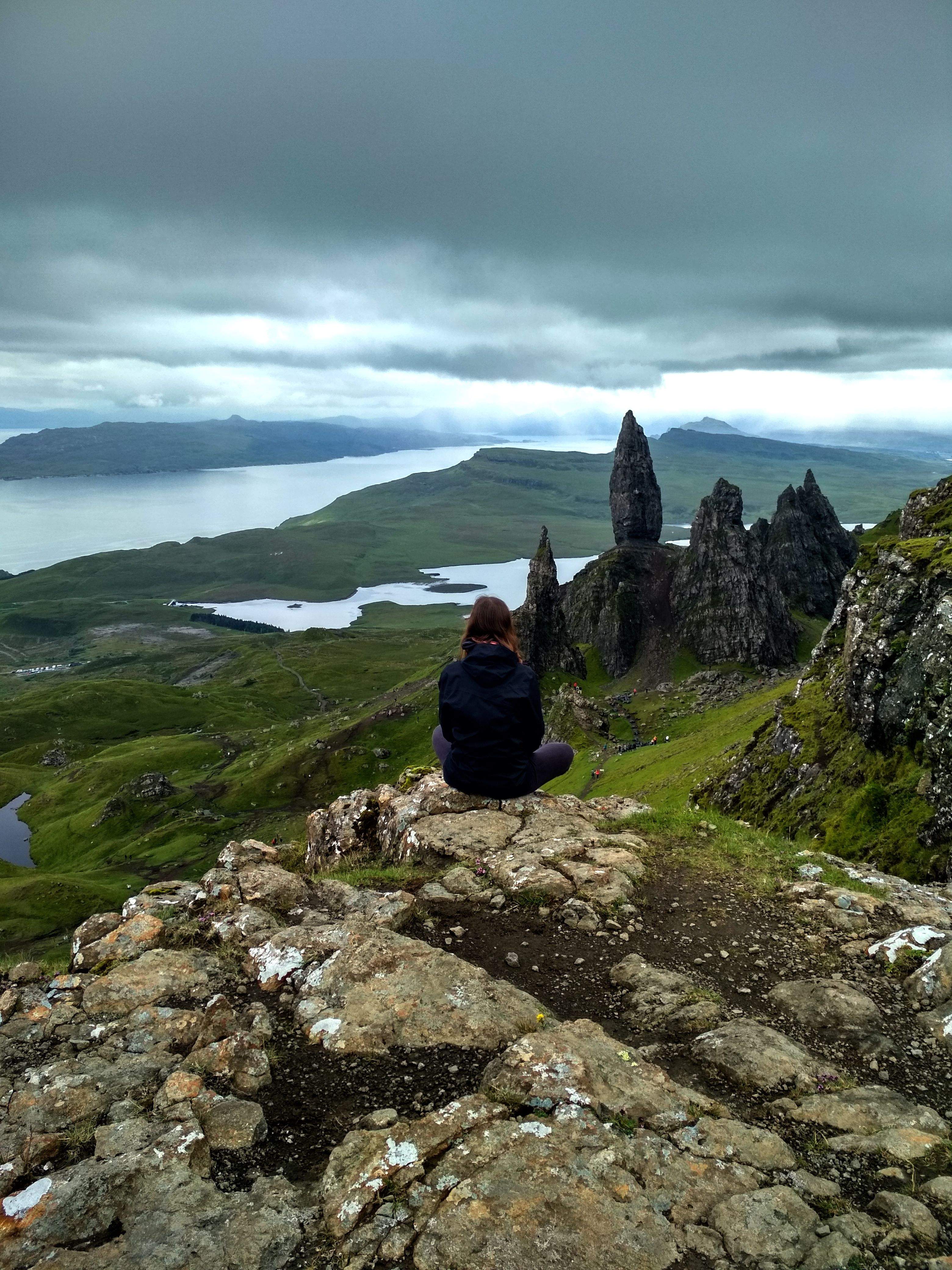 Contemplació · Old Man of Storr (Escòcia)  FOTO: Elena Maristany Bosch
