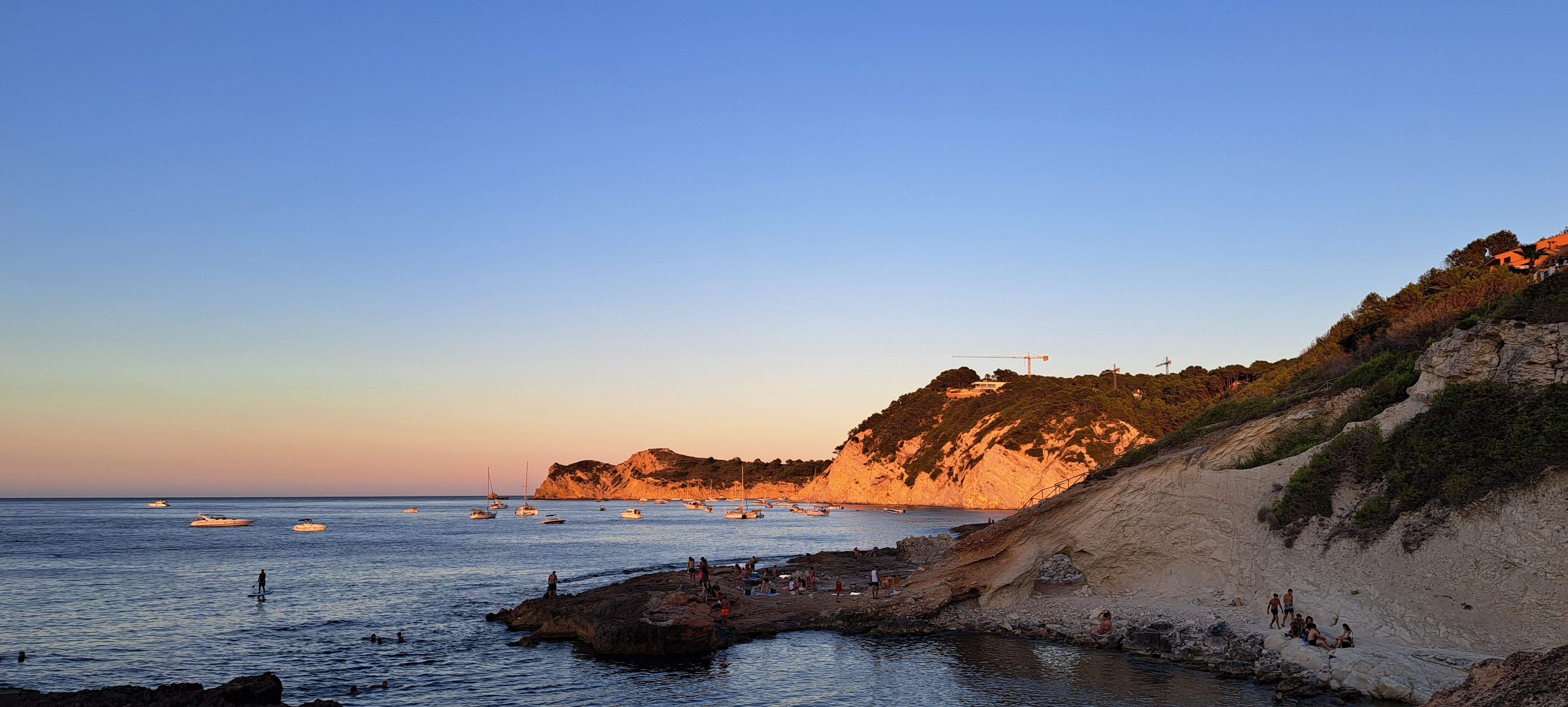 Golden hour · Jávea, España  FOTO: Adele Sirokova