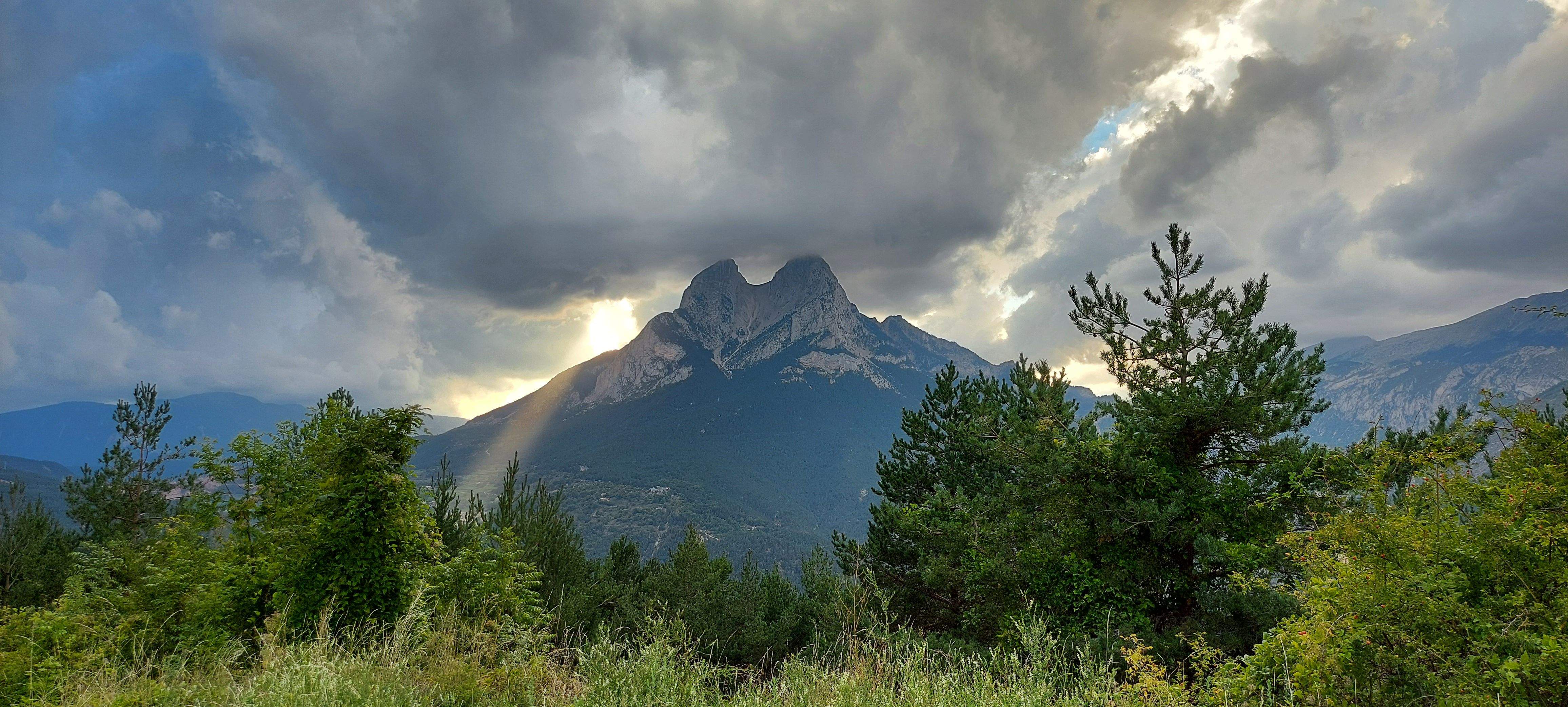 l'OVNI del Pedraforca · Massis del Pedraforca FOTO: Conxita Murcia Garcia