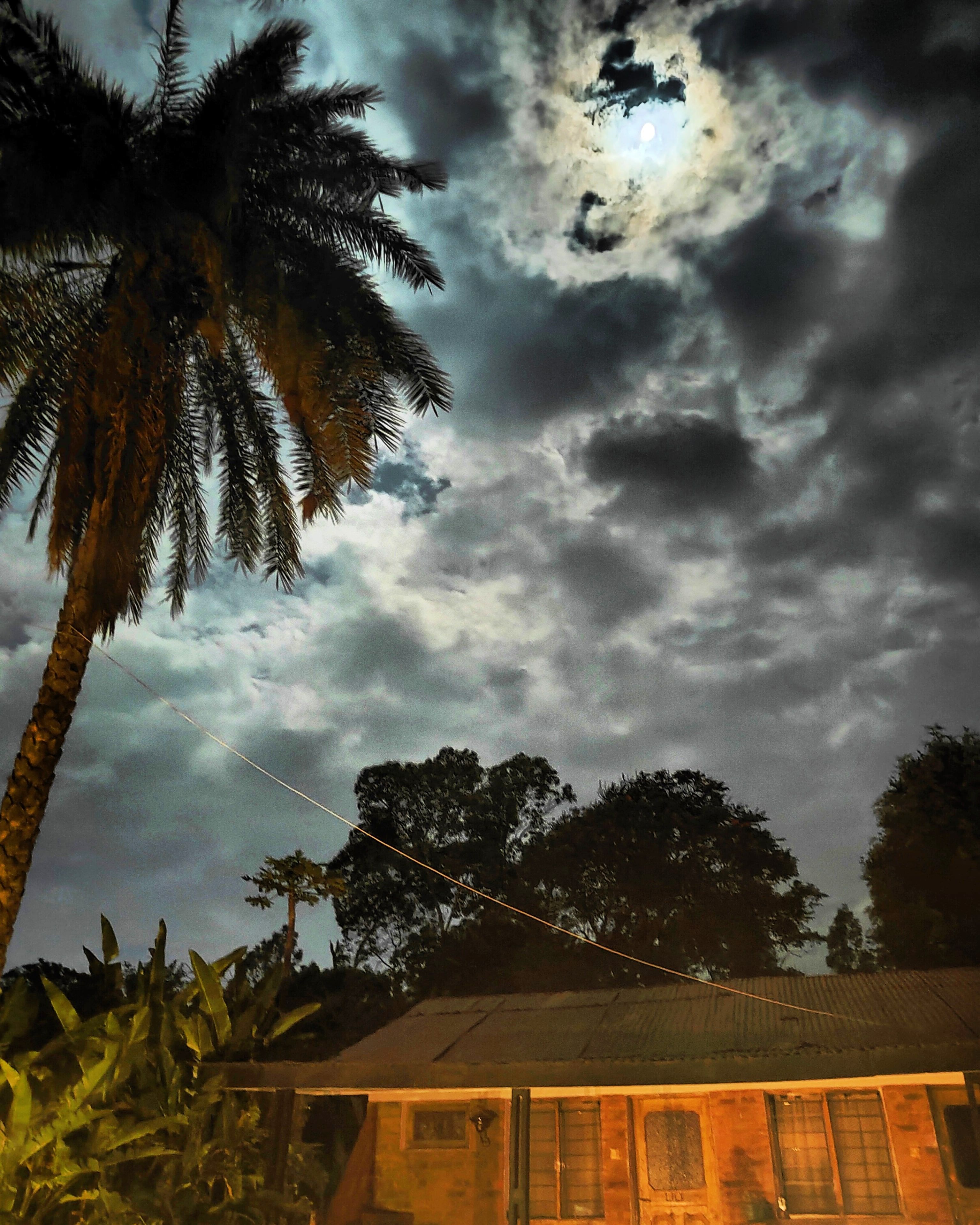 Full moon... · Sanna Eco Lodge, Arusha, Tanzania FOTO:  Jorge  Ranz Segura 
