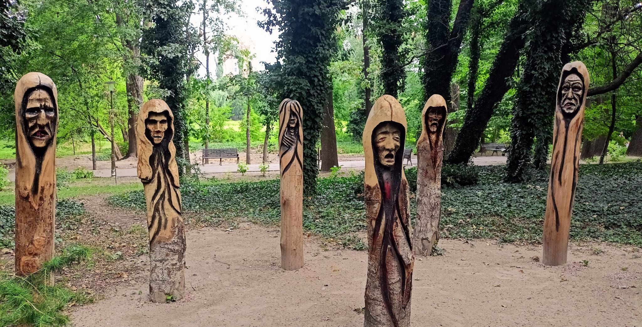 Esculturas en madera  · Jardín botánico Craiova FOTO:  Rubén  López Domínguez 