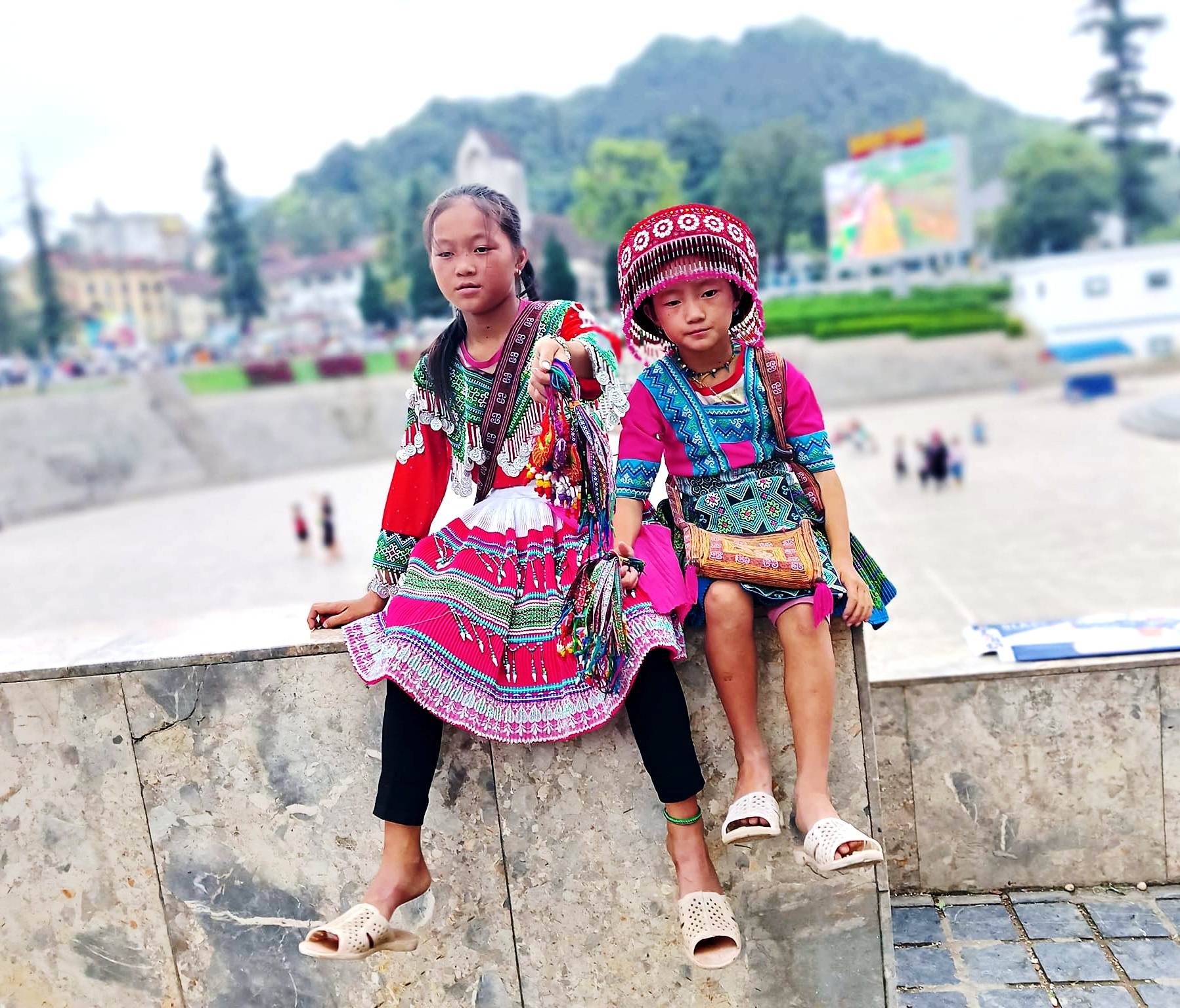 Dues nenes hmong · Sapa, Vietnam FOTO:  Carme Cabús Manyosa