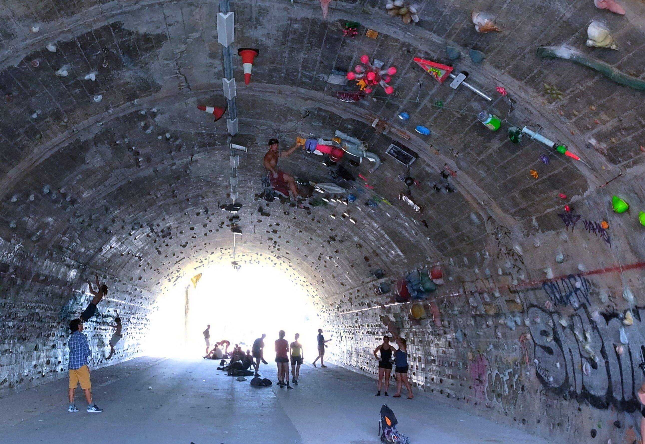 Colors en el Túnel cap a la Llum · Barcelona FOTO:  Lou Clover