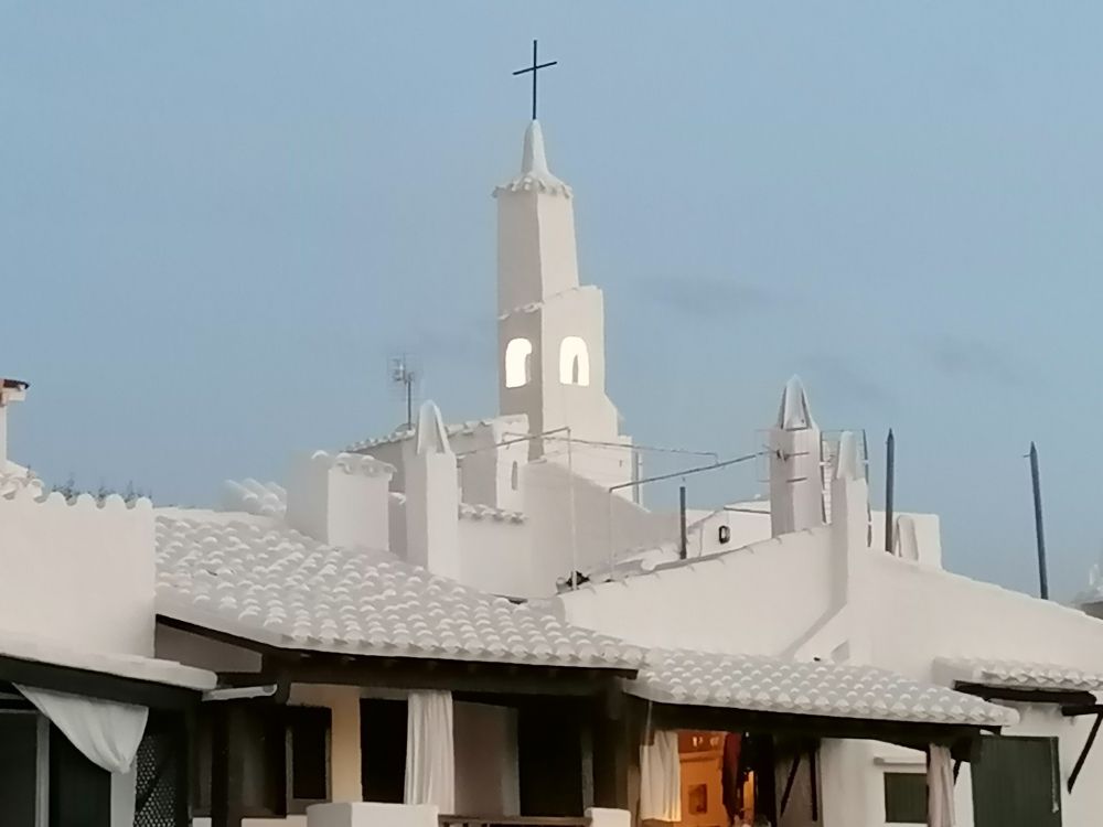 Blanco sobre blanco destaca la luz · Binibeca Menorca FOTO:  Enrique J De Rojas