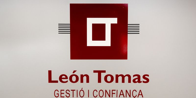 Leon Tomas logo