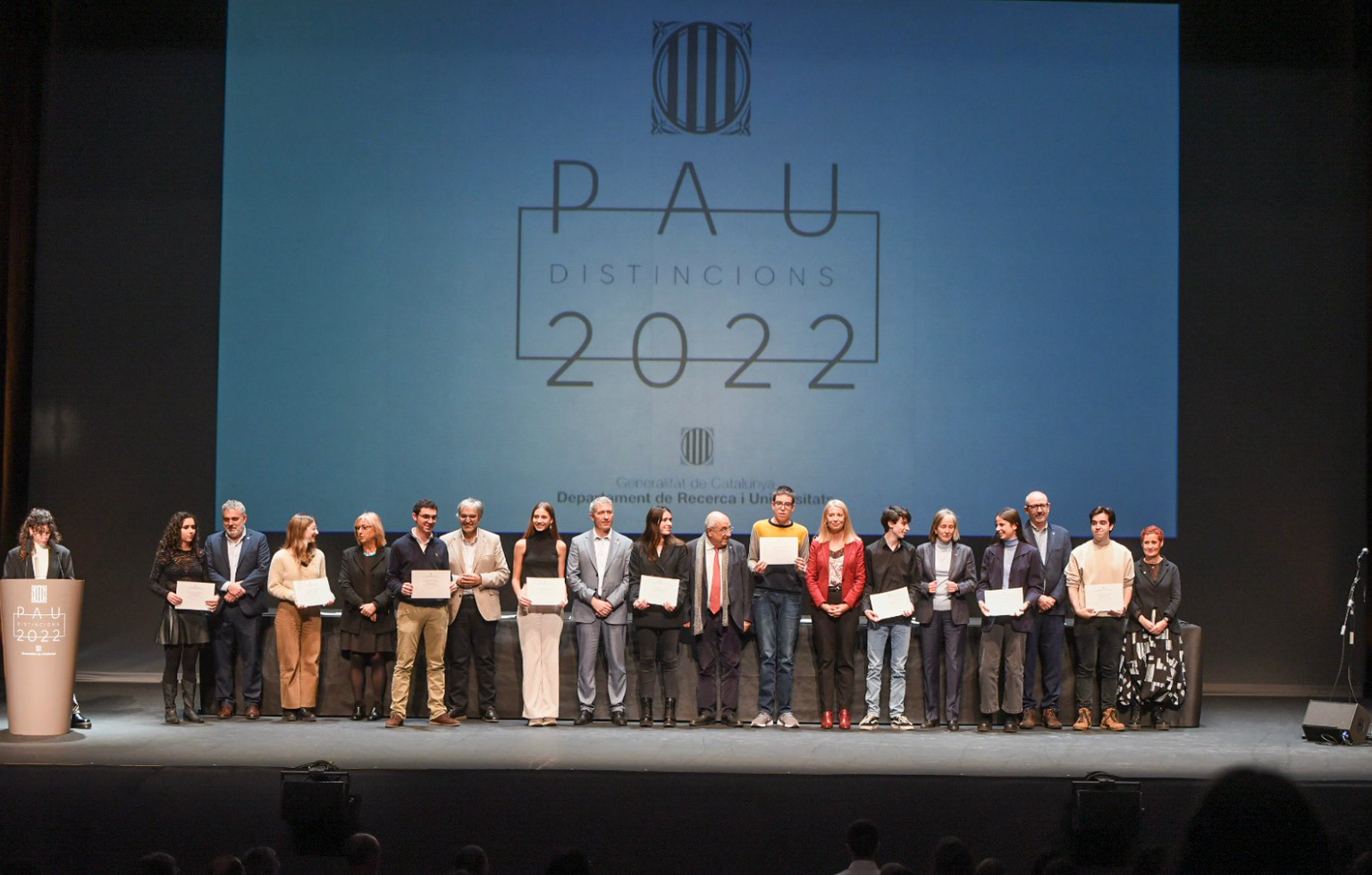 Alguns dels guardonats amb les distincions PAU 2022 de la Generalitat al Teatre-Auditori de Sant Cugat. FOTO: Ajuntament