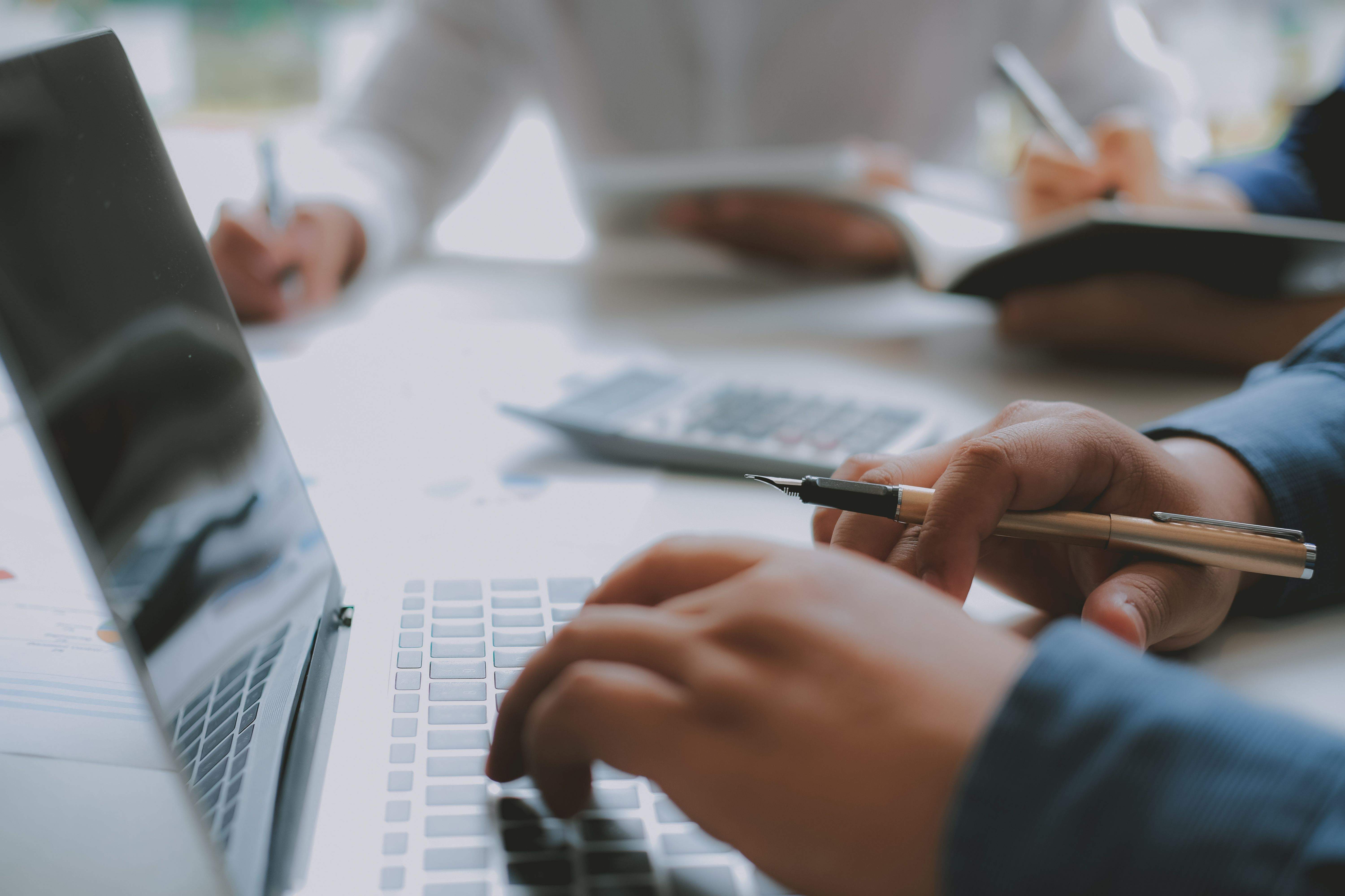 L’Administració pública necessita perfils professionals qualificats per afrontar la transformació que viurà en els propers anys / Shutterstock 