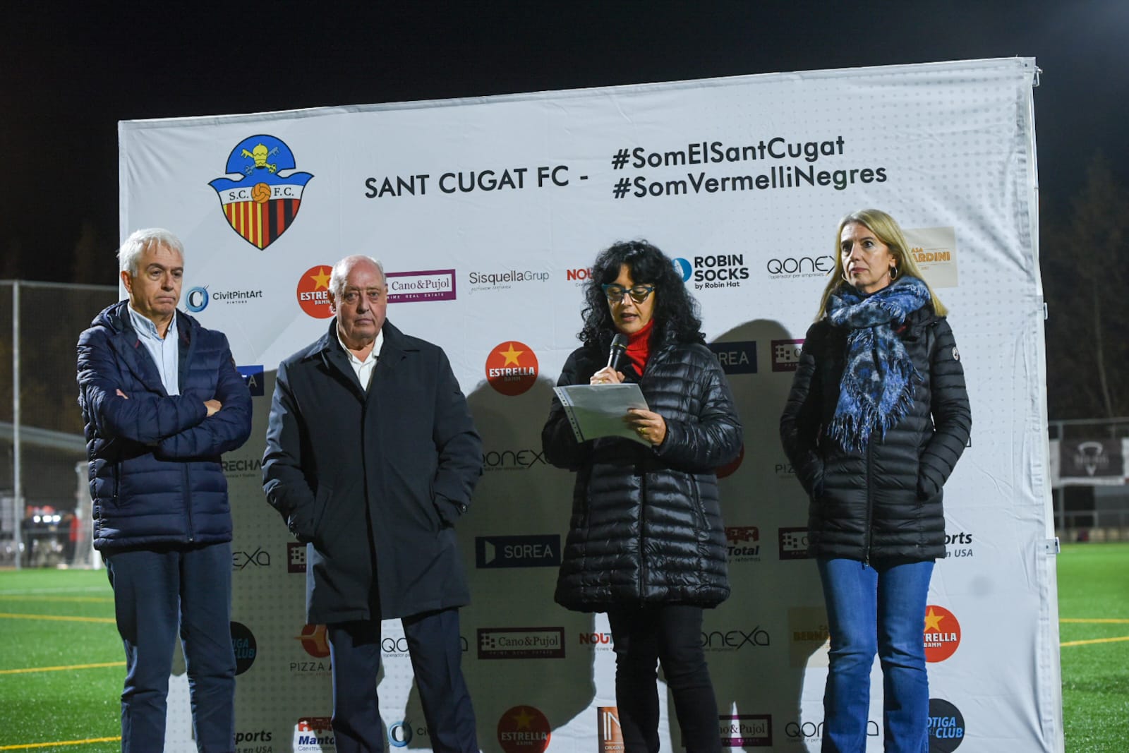 Lectura de manifest abans del Partit Mixt per la Igualtat del Sant Cugat FC. FOTO: Ajuntament