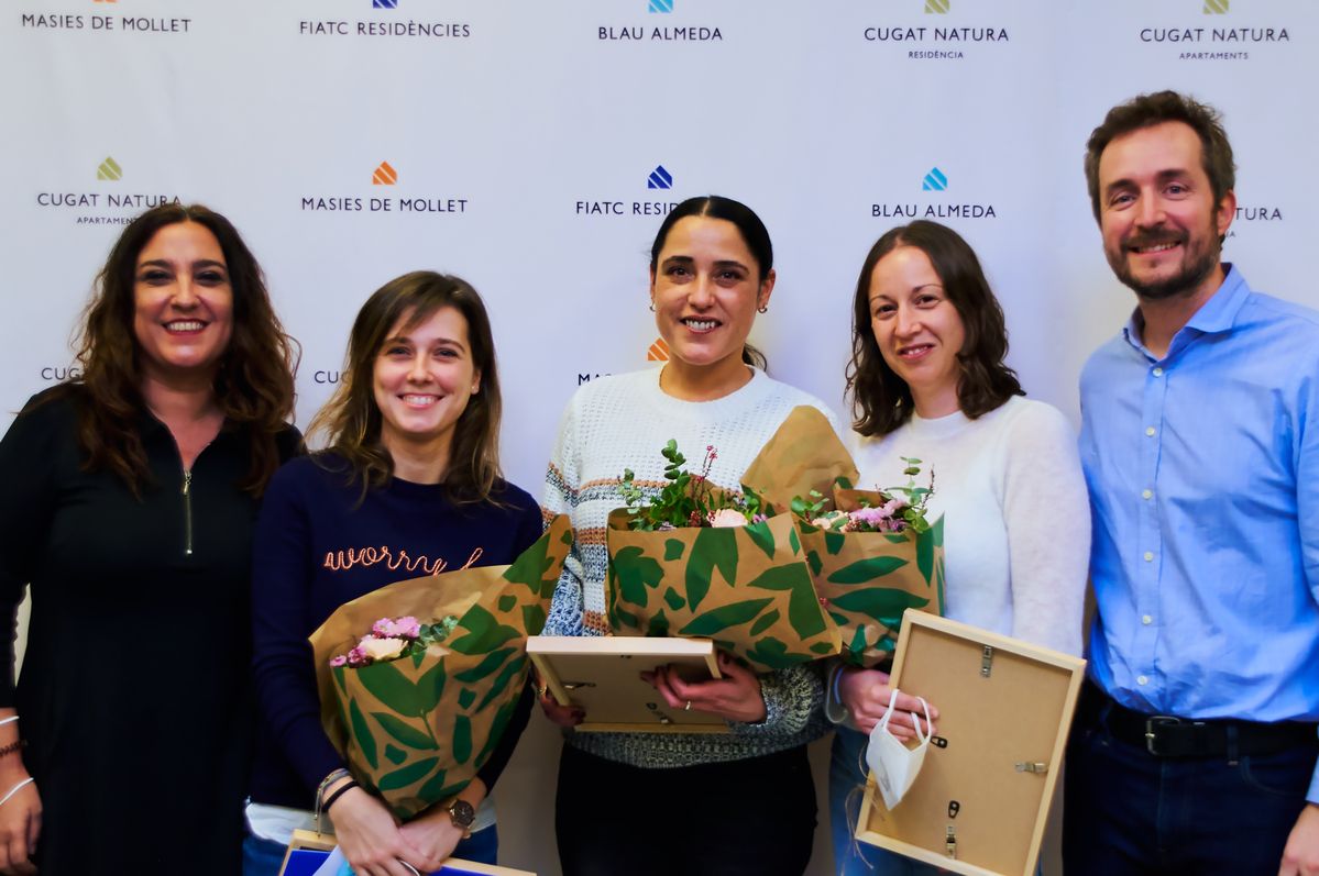 Natàlia Castillo (a l’esquerra), directora de la residència Cugat Natura, amb les premiades. FOTO: Cedida