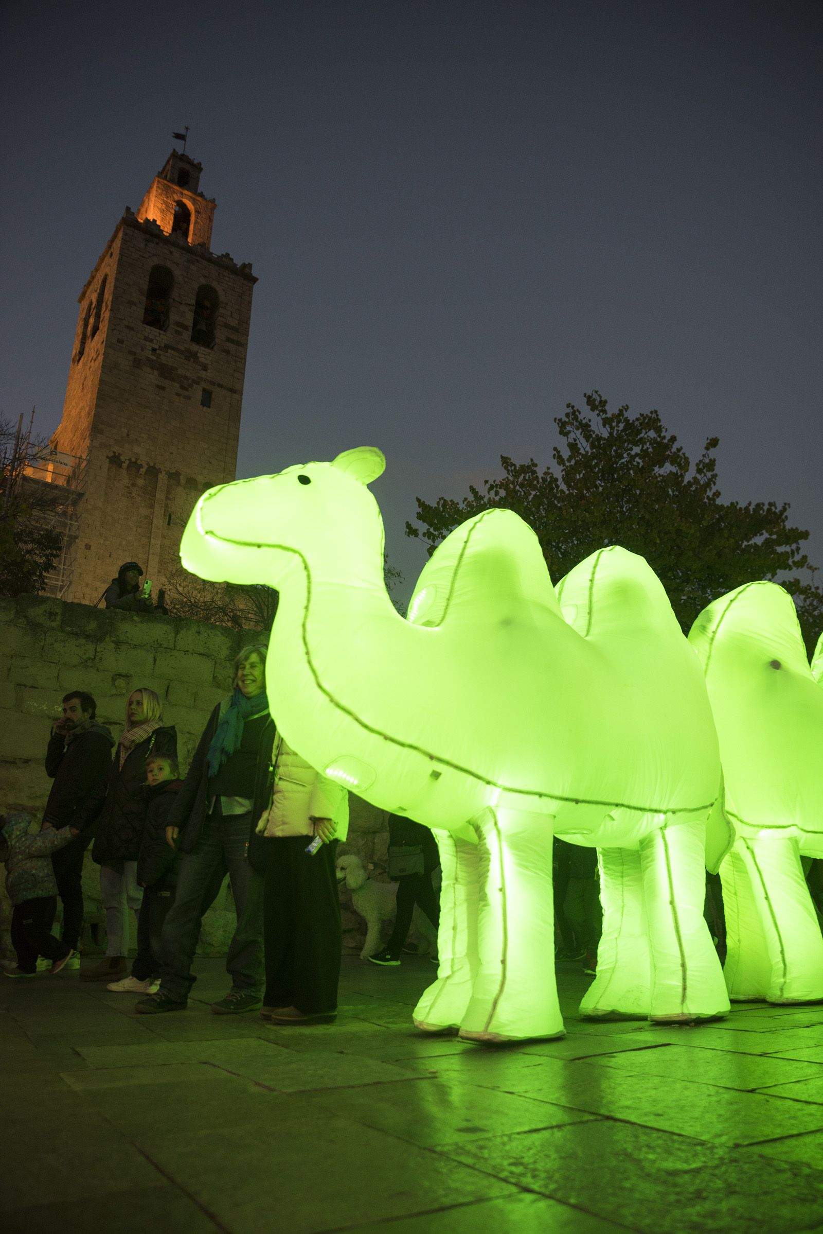 Cercavila de l'encesa de llums de Nadal a Sant Cugat 2022. FOTO: Bernat Millet.
