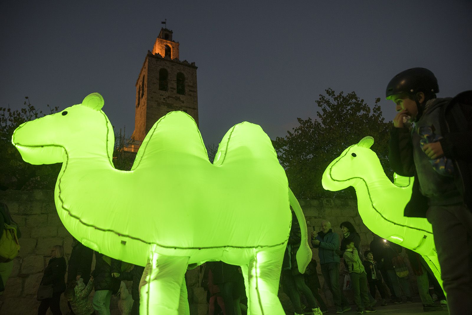 Cercavila de l'encesa de llums de Nadal a Sant Cugat 2022. FOTO: Bernat Millet.