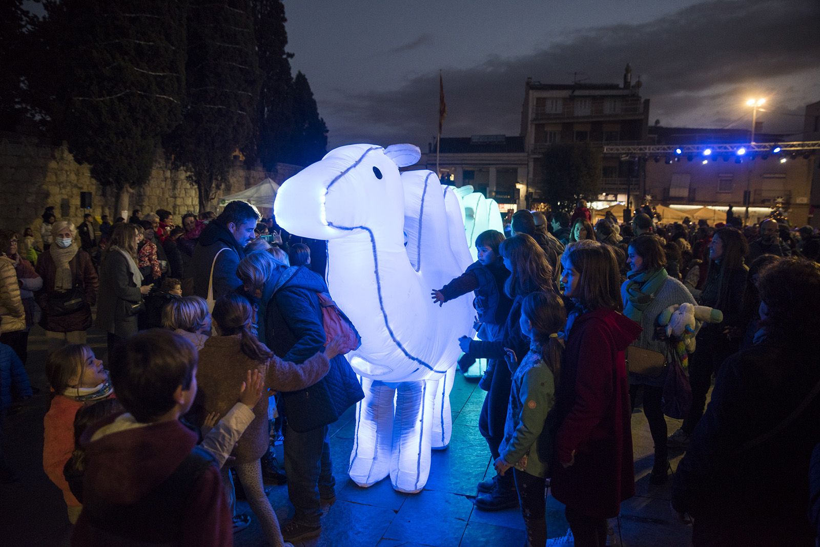 Cercavila de l'encesa de llums de Nadal a Sant Cugat 2022. FOTO: Bernat Millet.