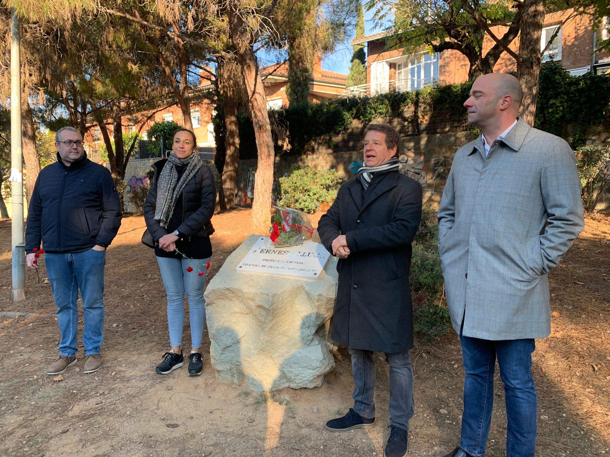 Els regidors Jose Gallardo, Elena Vila i Pere Soler (PSC Sant Cugat) i el diputat Raúl Moreno (PSC), d'esquerra a dreta, en l'acte d'homenatge a Ernsest Lluch. FOTO: Nielo Ballart