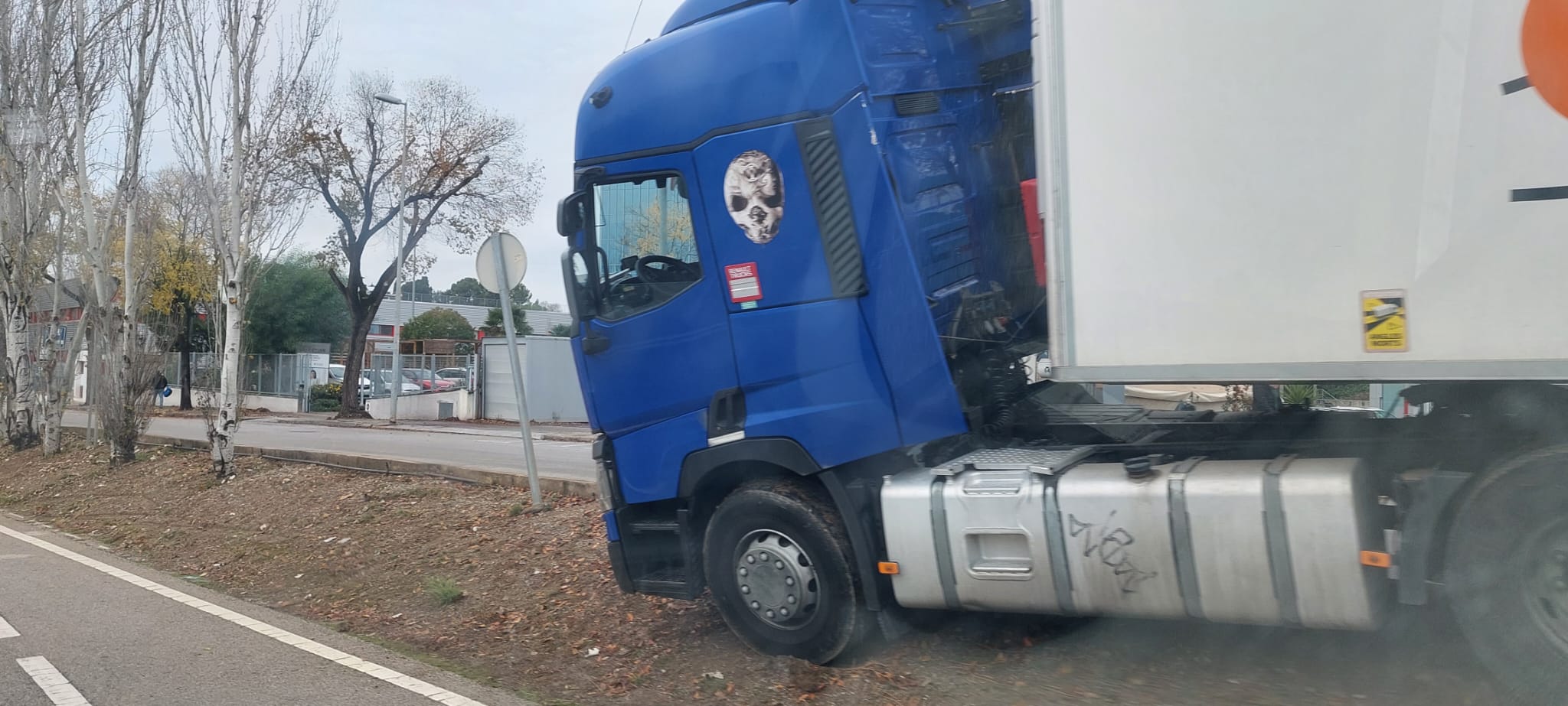 Camió accidentat FOTO: Manel Cervantes