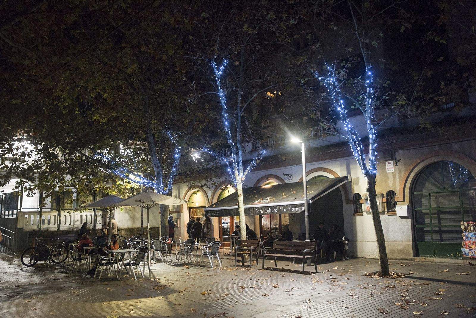 Llums de Nadal al barri de La Floresta. FOTO: Bernat Millet.