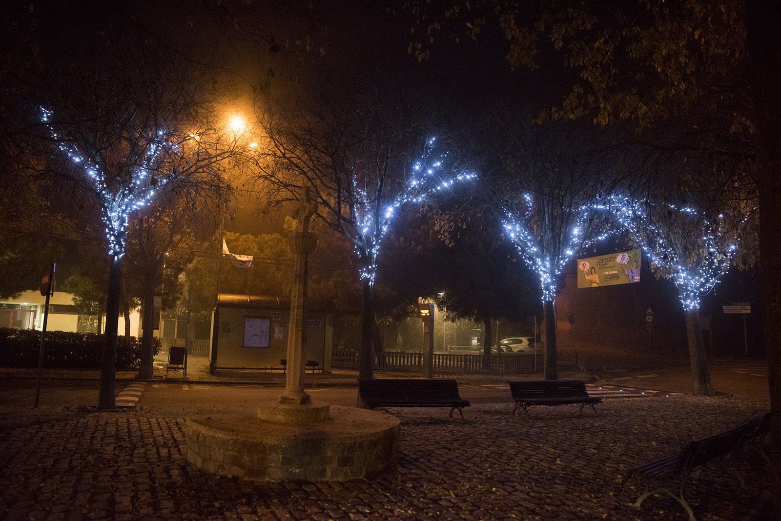 Llums de Nadal al barri de Les Planes. FOTO: Bernat Millet.
