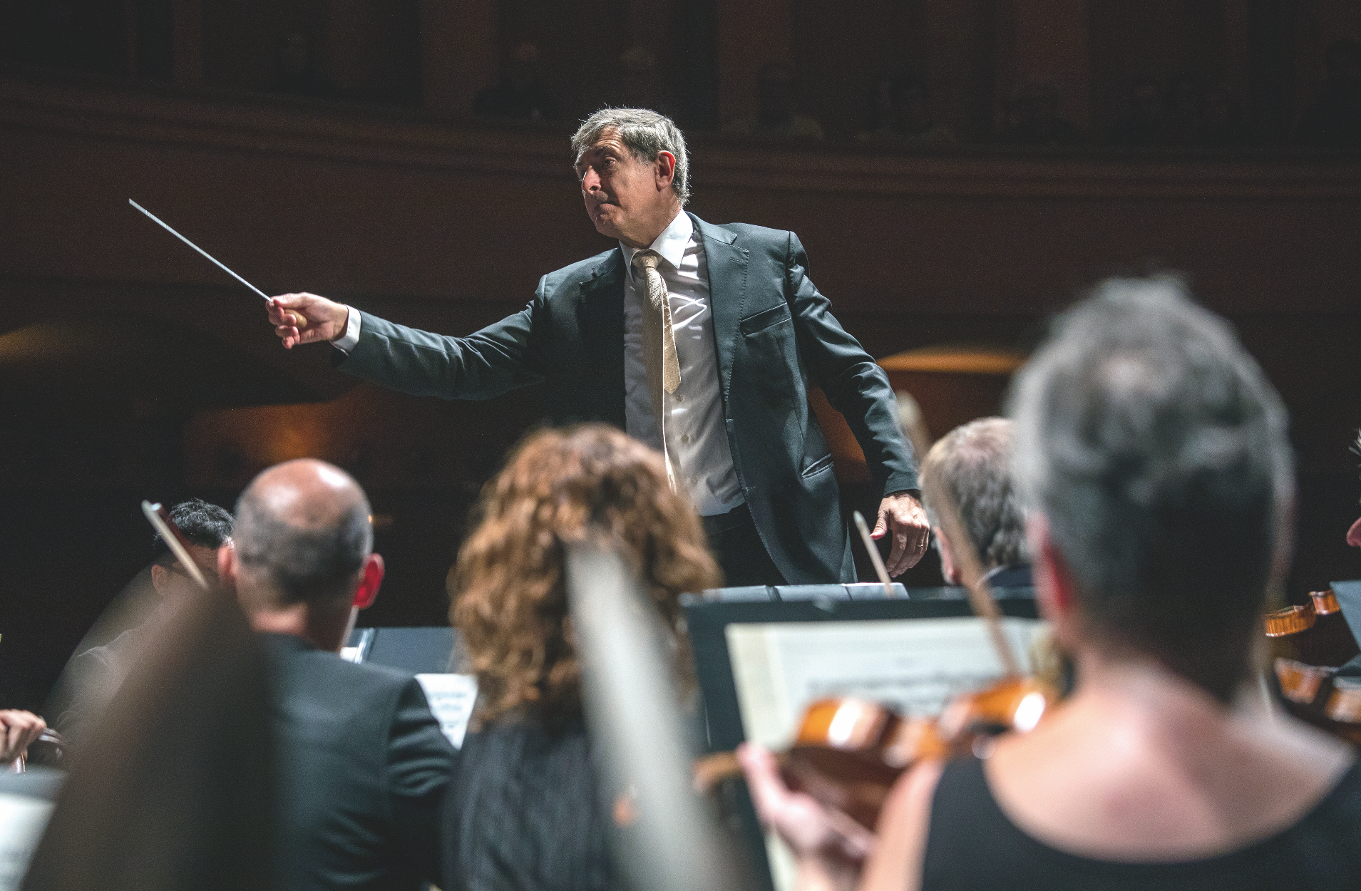 Salvador Brotons, director i compositor amb reconeixement internacional, dirigeix l'Orquestra Simfònica de Sant Cugat FOTO: Cedida