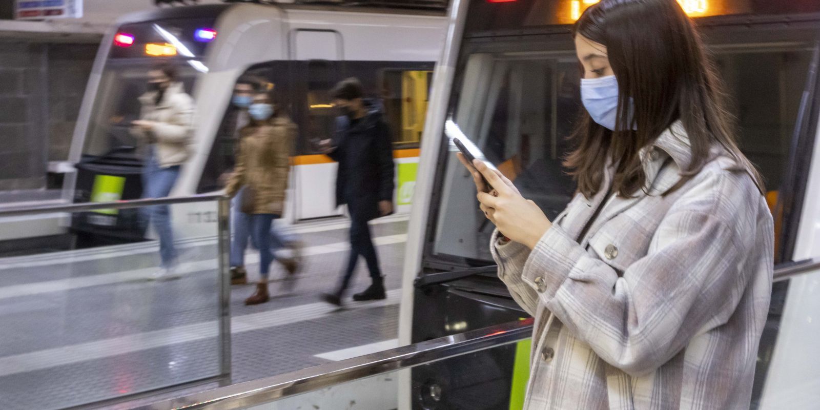 Una usuària de Ferrocarrils. FOTO: FGC 