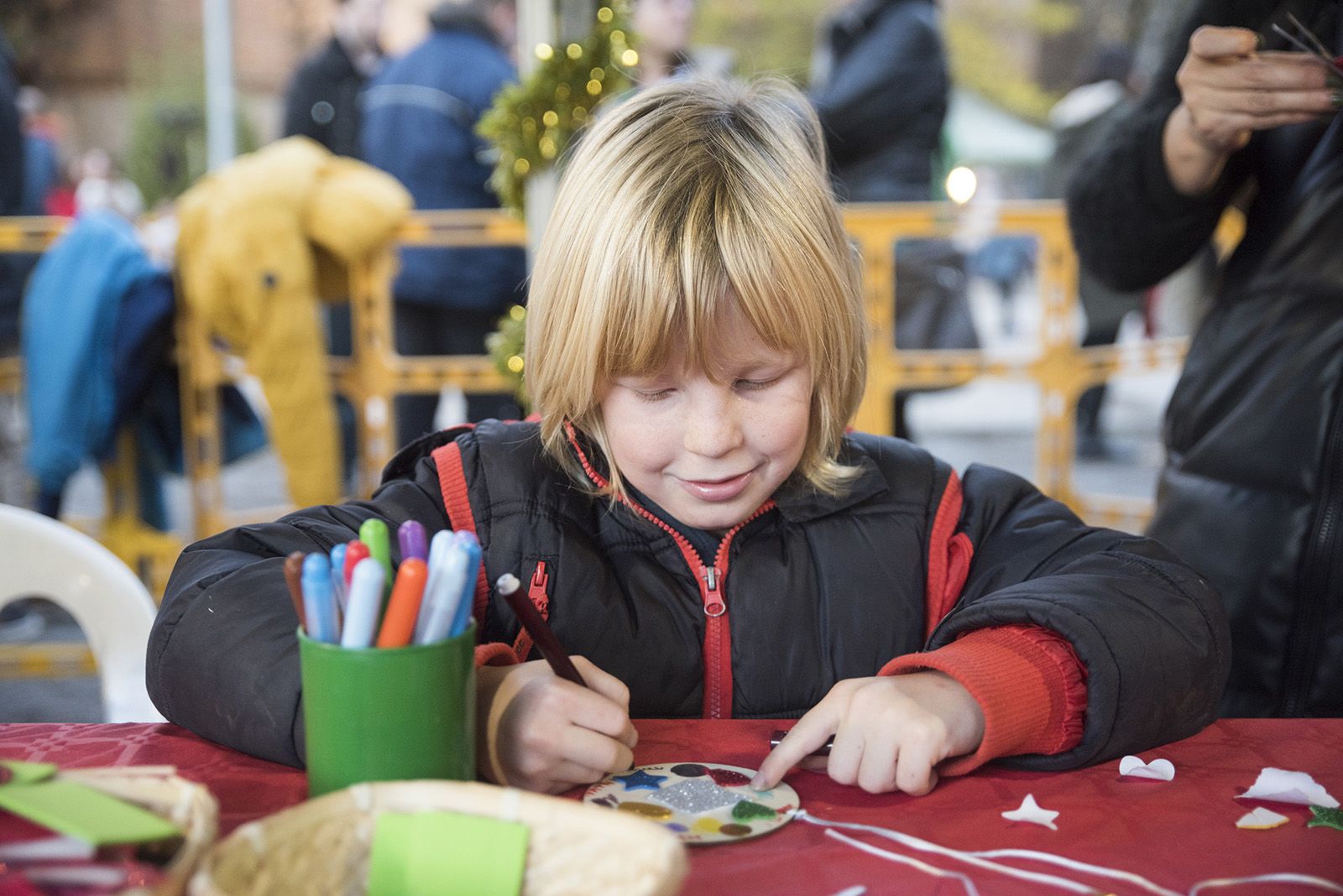 Activitats infantils durant l'encesa de l'arbre de Nadal de Valldoreix. FOTO: Bernat Millet.