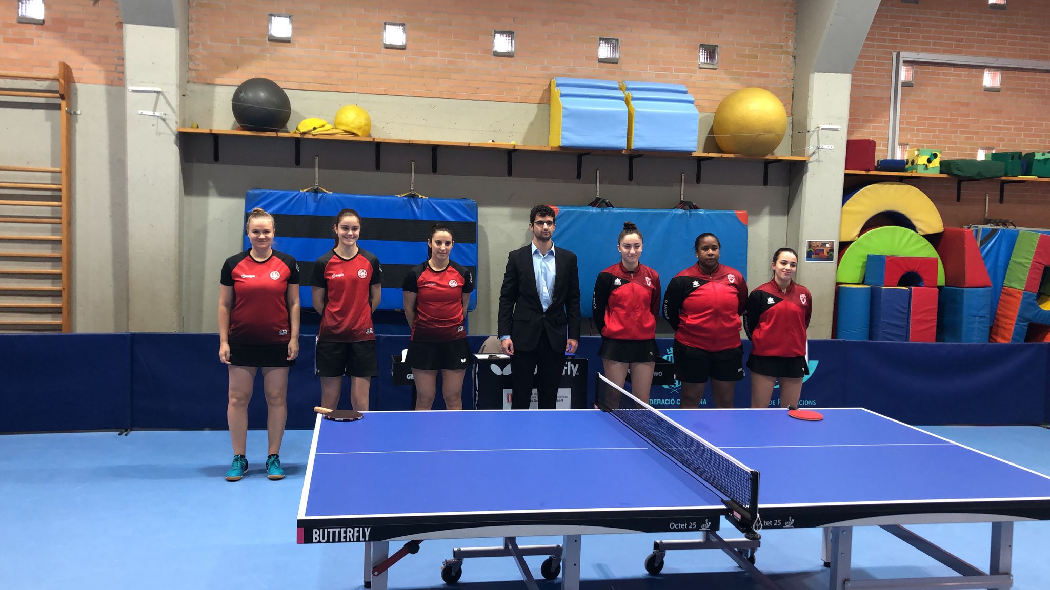 La UESC, a l'esquerra de la imatge, segueix sense guanyar el 2023. FOTO: Cedida