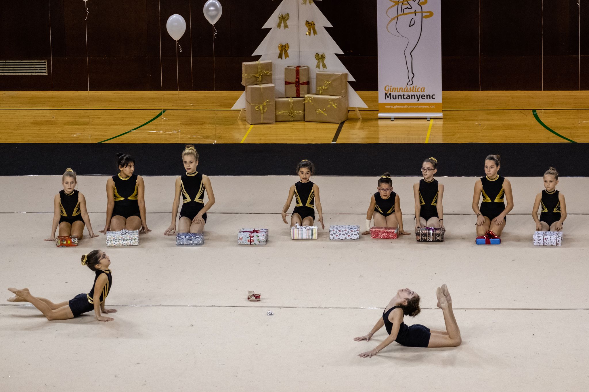 La secció de gimnàstica rítmica del Club Muntanyenc Sant Cugat ha celebrat el seu tradicional Festival de Nadal. FOTO: Ale Gómez