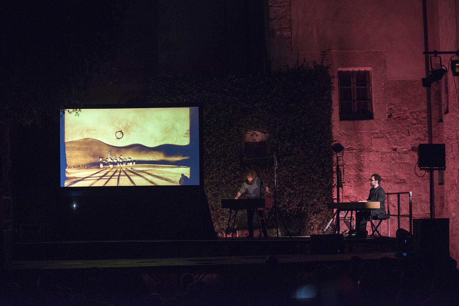 Muxinach i la llum. FOTO: Bernat Millet.