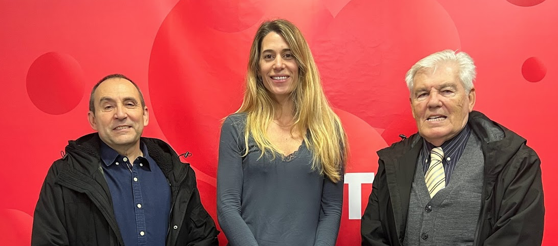 Francesc Robert (esquerra), Laura Grau i Josep Maria Félez (dreta), en la renovació de conveni entre la PB Sant Cugat i el TOT. FOTO: TOT Sant Cugat