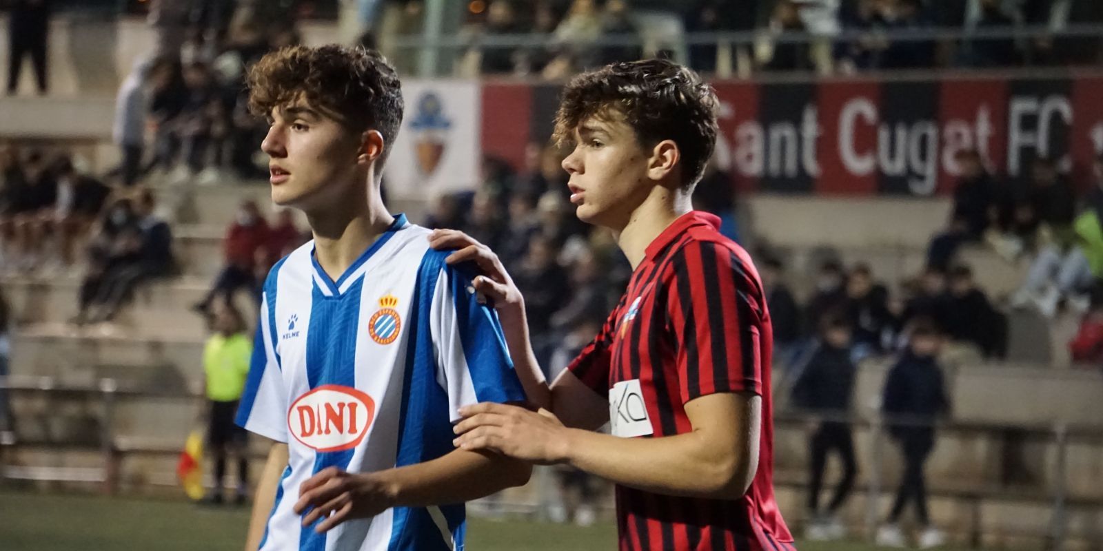 Un partit del Sant Cugat FC contra l'RCD Espanyol en categories base. FOTO: Cedida