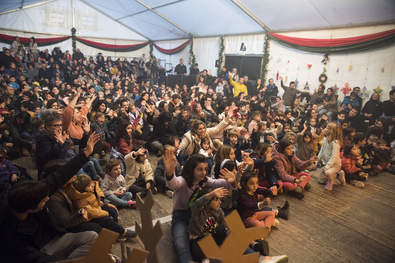 Gran festa d'inauguració de Nadal de l'Envelat. FOTO: Bernat Millet.