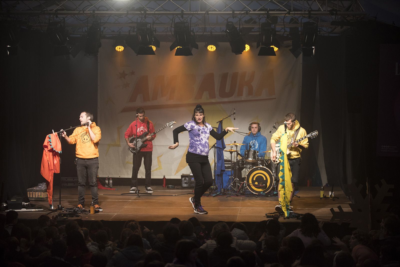Gran festa d'inauguració de Nadal de l'Envelat. FOTO: Bernat Millet.