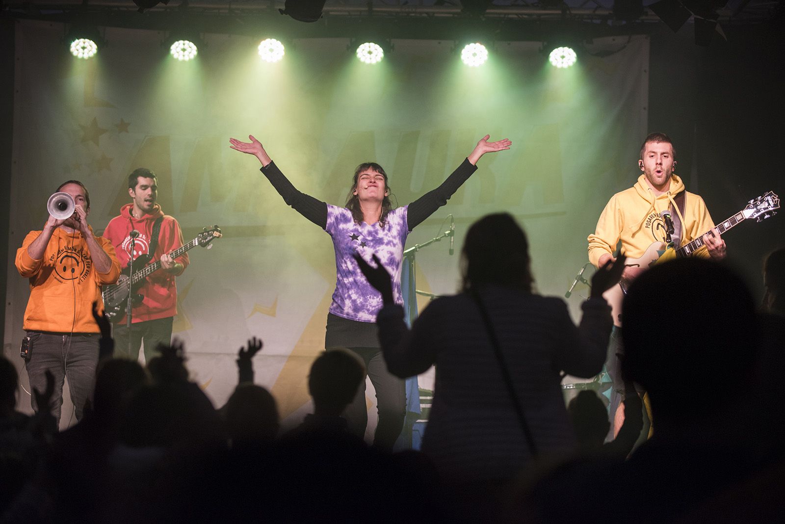 Gran festa d'inauguració de Nadal de l'Envelat. FOTO: Bernat Millet.