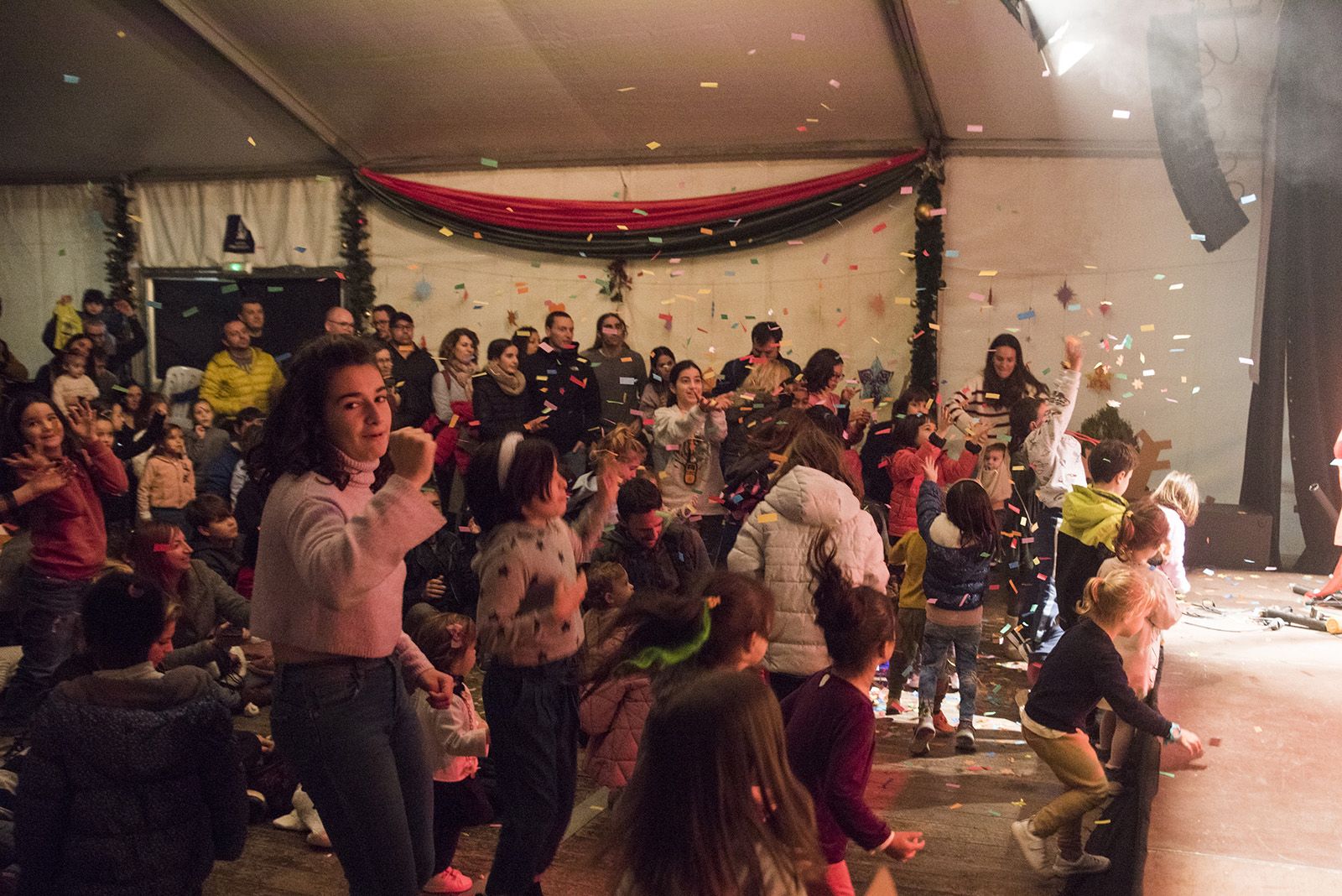 Gran festa d'inauguració de Nadal de l'Envelat. FOTO: Bernat Millet.