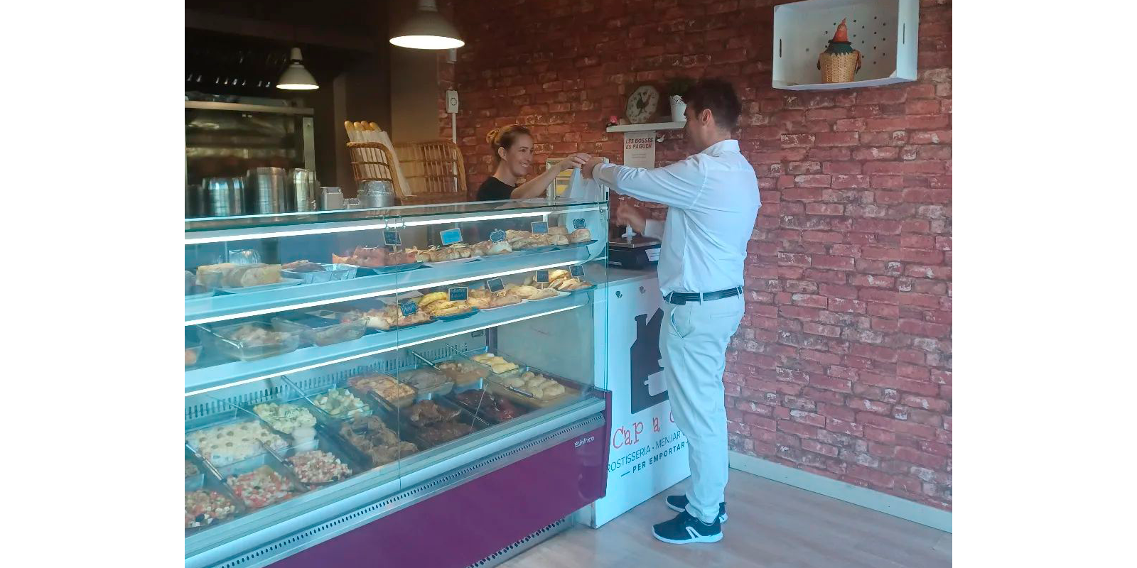 La rostisseria ‘Cap a Casa’ la trobaràs a Abat Armengol, número 18-24 Local 3. FOTO: Cedida