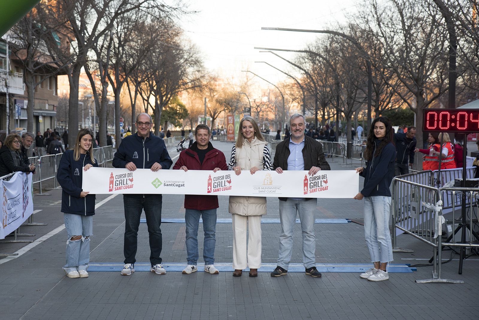 L'alcaldessa Mireia Ingla i Mas i regidors a la Cursa del Gall de 5k. FOTO: Bernat Millet.