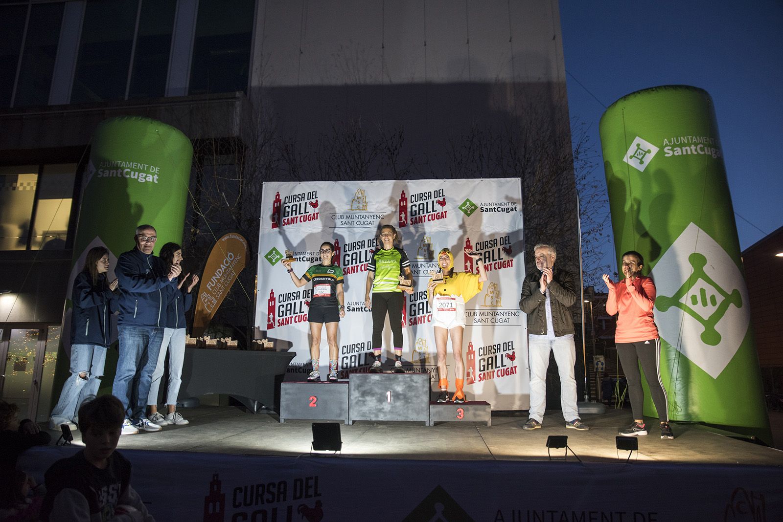 Entrega de premis a les veteranes de la Cursa del Gall de 5k. FOTO: Bernat Millet.