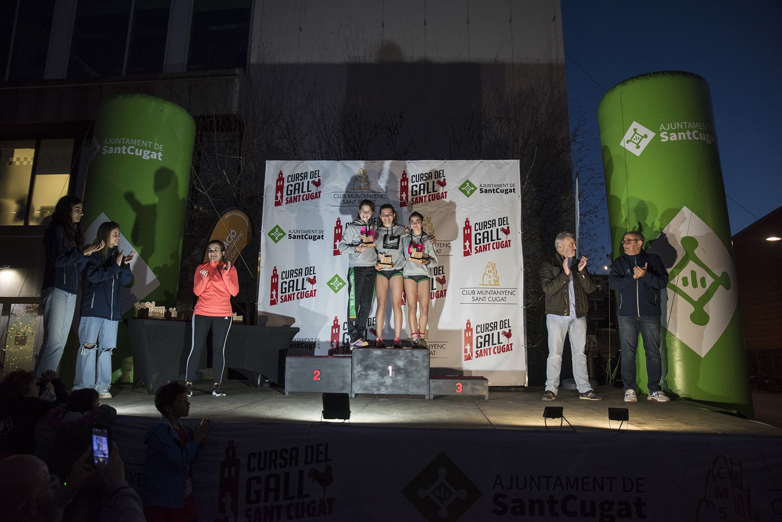 Entrega de premis de la categoria SUB-16 femení de la Cursa del Gall de 5k. FOTO: Bernat Millet.