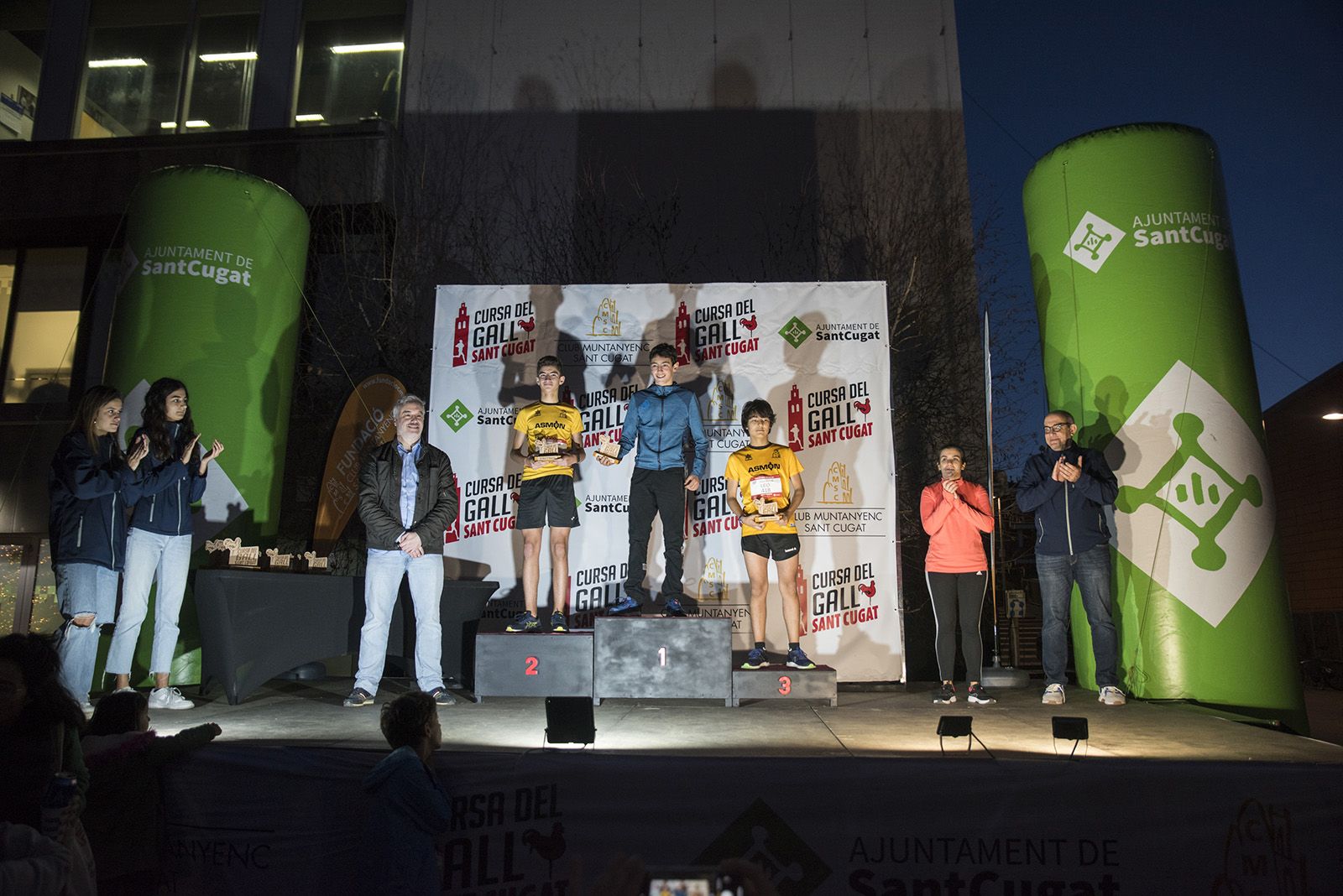 Entrega de premis de la categoria SUB-16 masculí de la Cursa del Gall de 5k. FOTO: Bernat Millet.