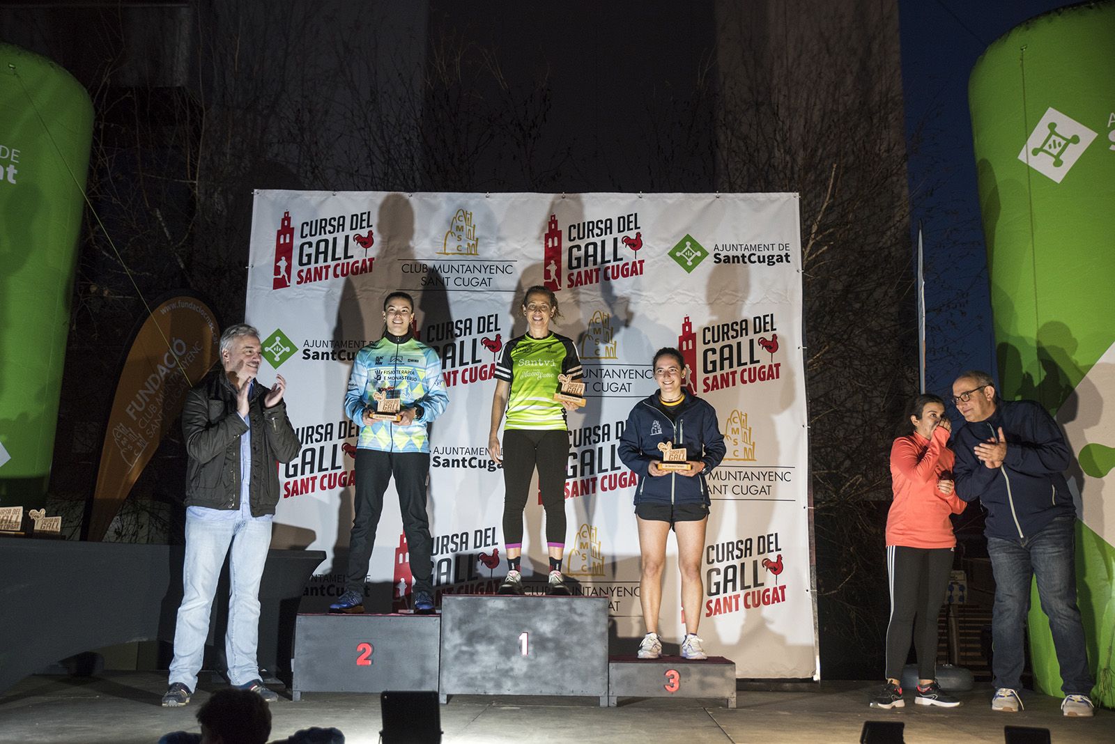 Entrega de premis de la categoria general femenina de la Cursa del Gall de 5k. FOTO: Bernat Millet.