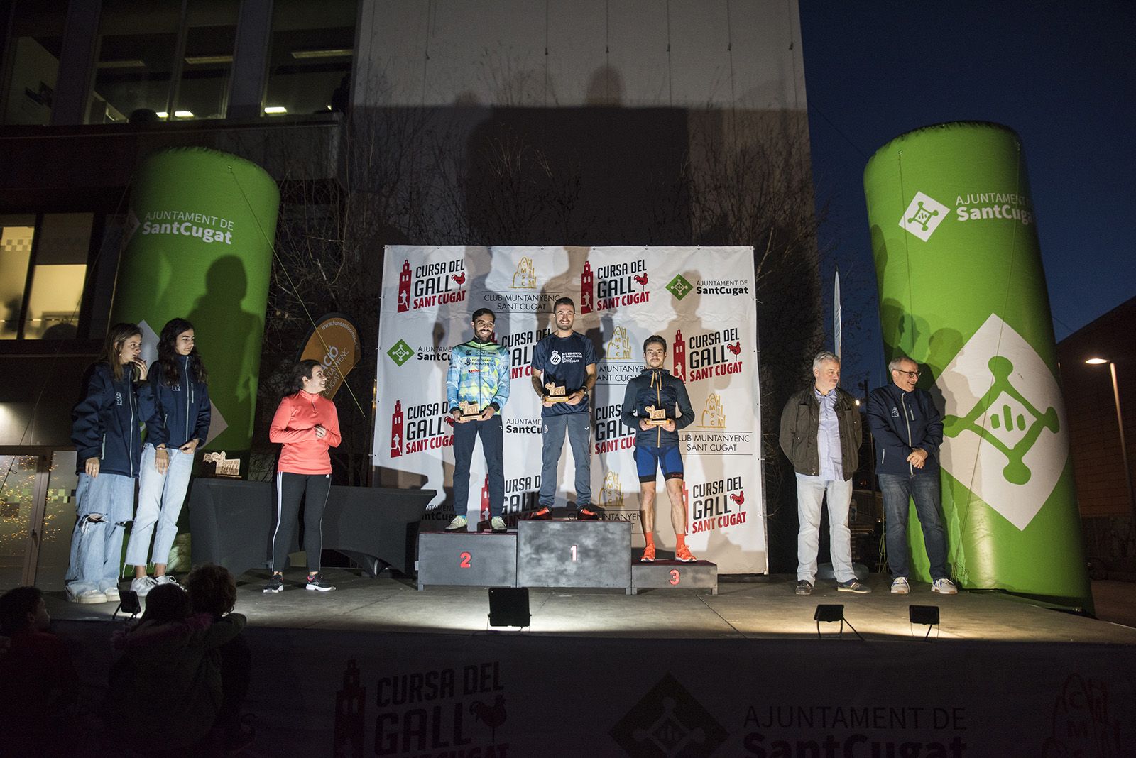 Entrega de premis de la categoria general masculina de la Cursa del Gall de 5k. FOTO: Bernat Millet.