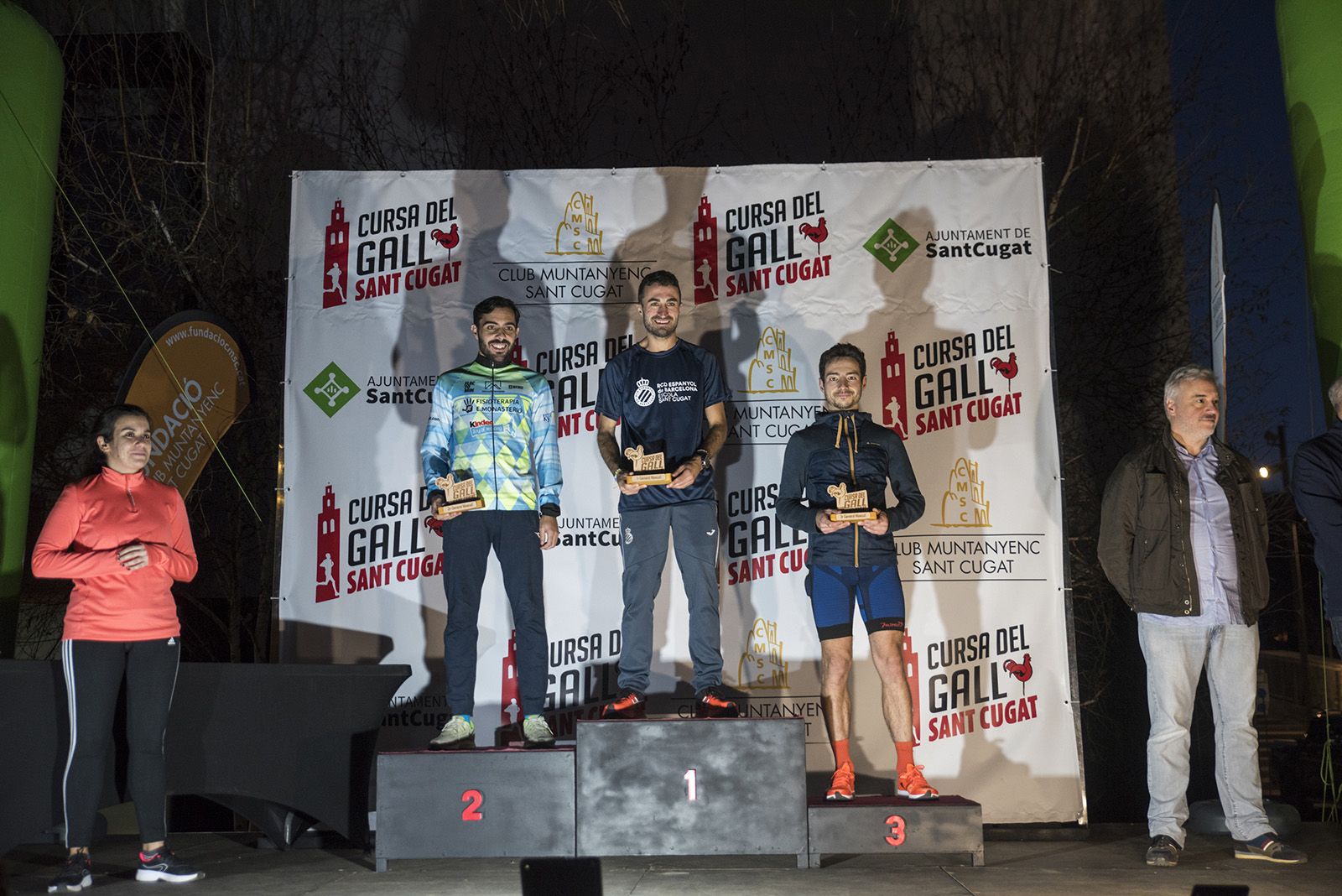 Entrega de premis de la categoria general masculina de la Cursa del Gall de 5k. FOTO: Bernat Millet.