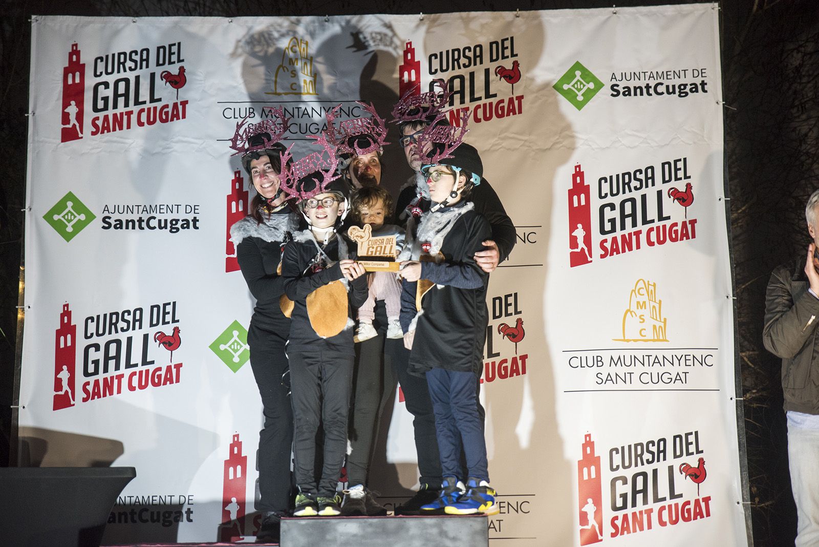 Entrega de premis de la categoria millor carrossa de la Cursa del Gall de 5k. FOTO: Bernat Millet.